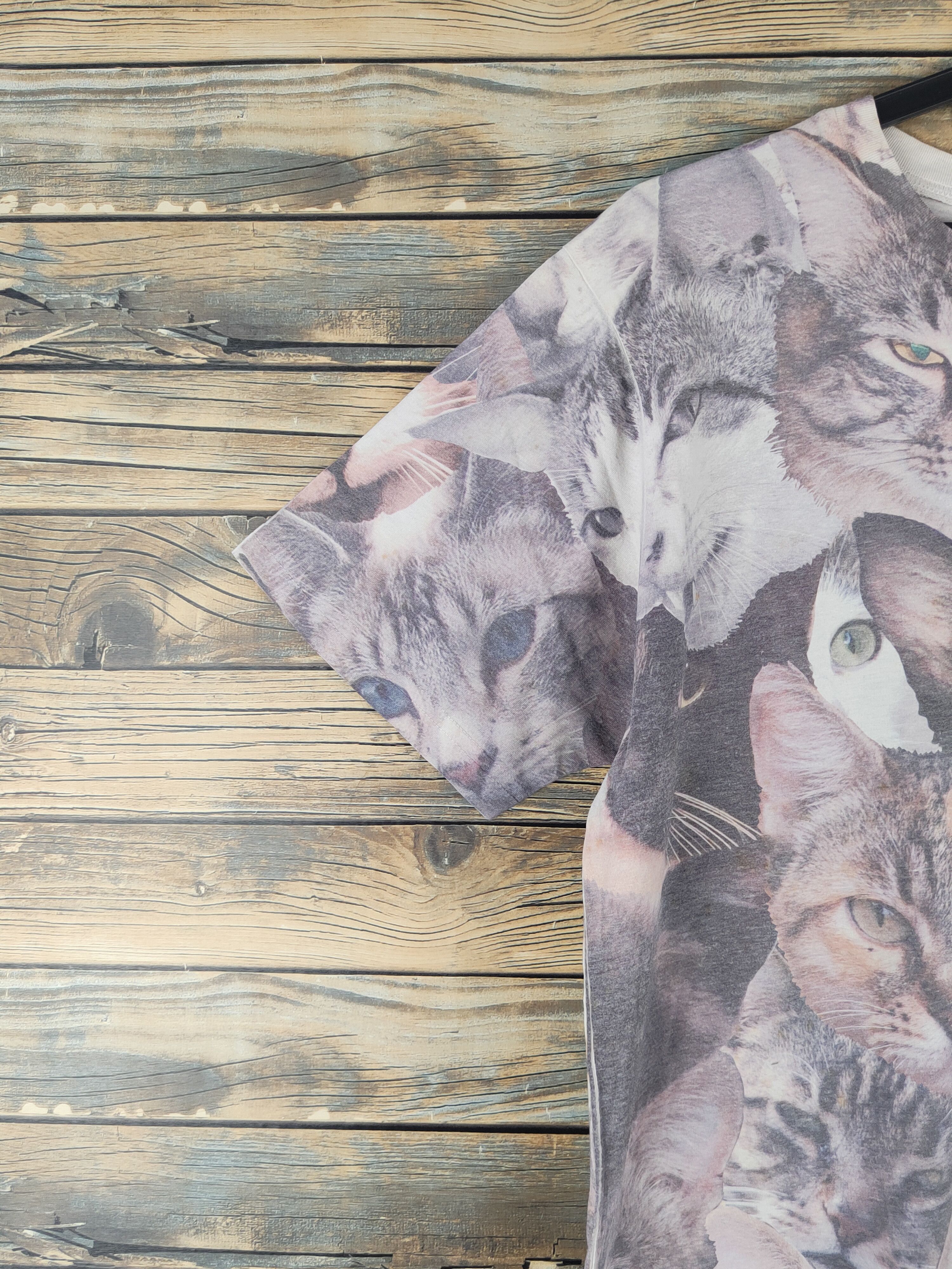 Vintage DL Cat fullprint vintage Ivory Short Sleeve T-shirt #2573 Size US L / EU 52-54 / 3 - 4 Thumbnail