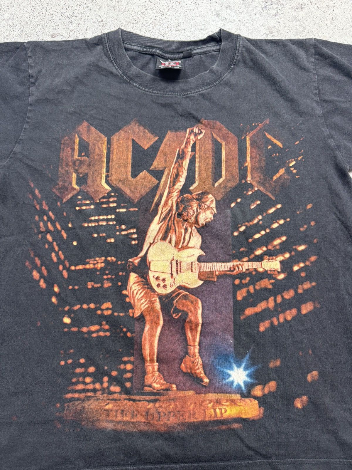 AC/DC × Band Tees × Vintage Vintage AC/DC 2000's Stiff Upper Lip Tour Band Tee Size US M / EU 48-50 / 2 - 4 Thumbnail