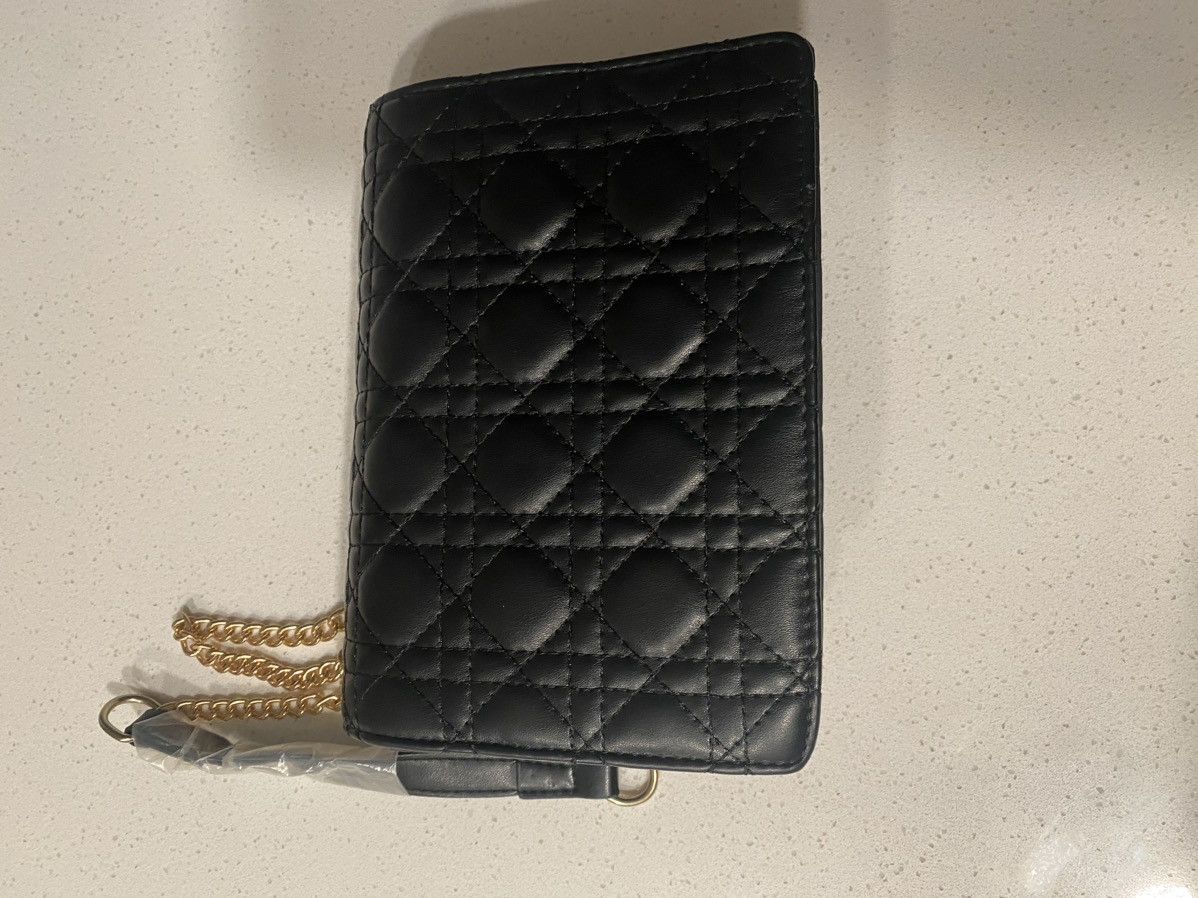 Other Designer Style Crossbody Bag Black with Gold Chain Strap Size ONE SIZE - 4 Thumbnail