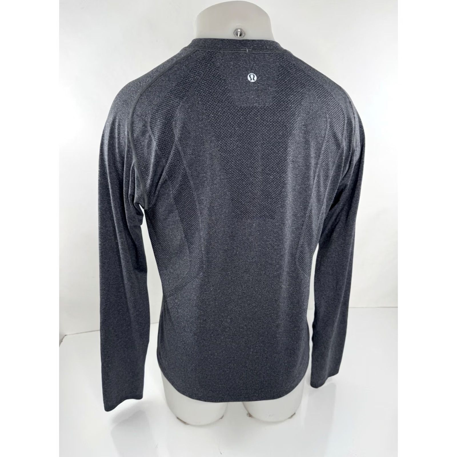 Lululemon LULULEMON Thumbhole Performance Pullover Mens M Shirt Size US M / EU 48-50 / 2 - 3 Thumbnail
