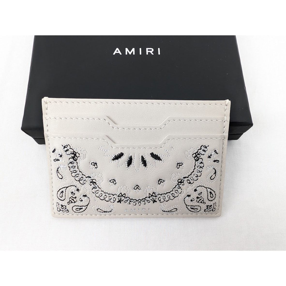 Amiri o1rshd1 Size: OS / Pebbled Bandana Card Holder in Beige Size ONE SIZE - 4 Thumbnail