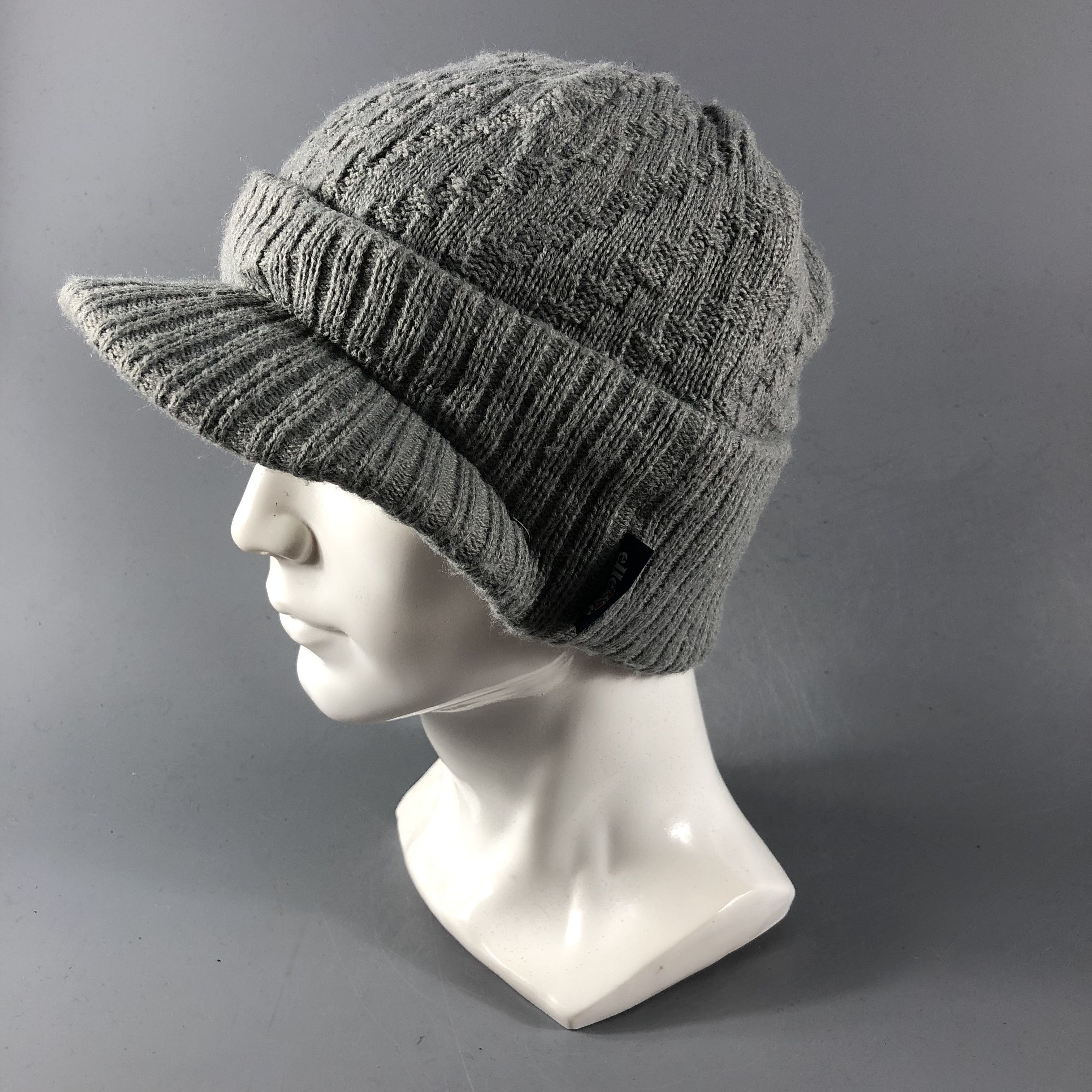 Ellesse Ellesse Knit Visor Hat Beanie Snowcap Snow Hat B560 Size ONE SIZE - 1 Thumbnail