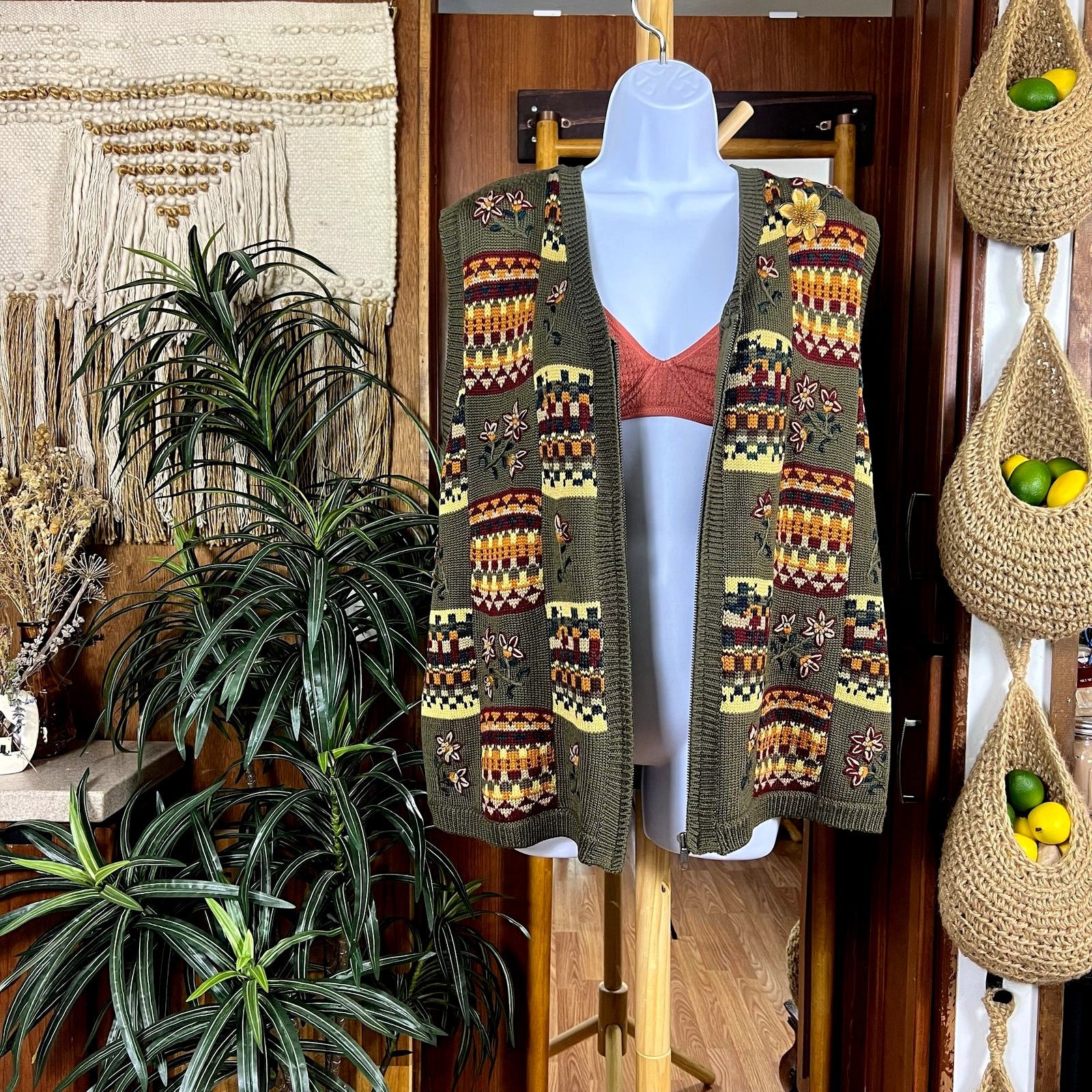 Vintage Vintage Embroidered Knit Vest XL Olive Floral Granny Cottage Size XL / US 12-14 / IT 48-50 - 1 Thumbnail