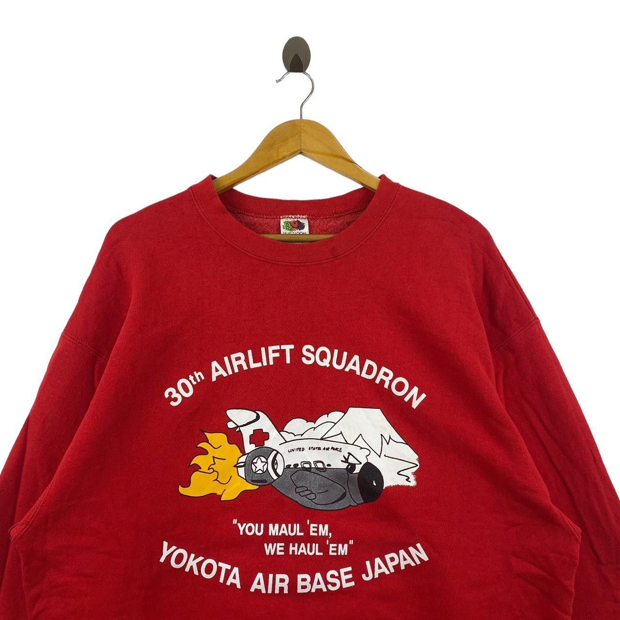 Fruit Of The Loom Vintage AIRLIFT SQUADRON Yokota Air Base Japan Sweatshirt Size US XL / EU 56 / 4 - 3 Thumbnail