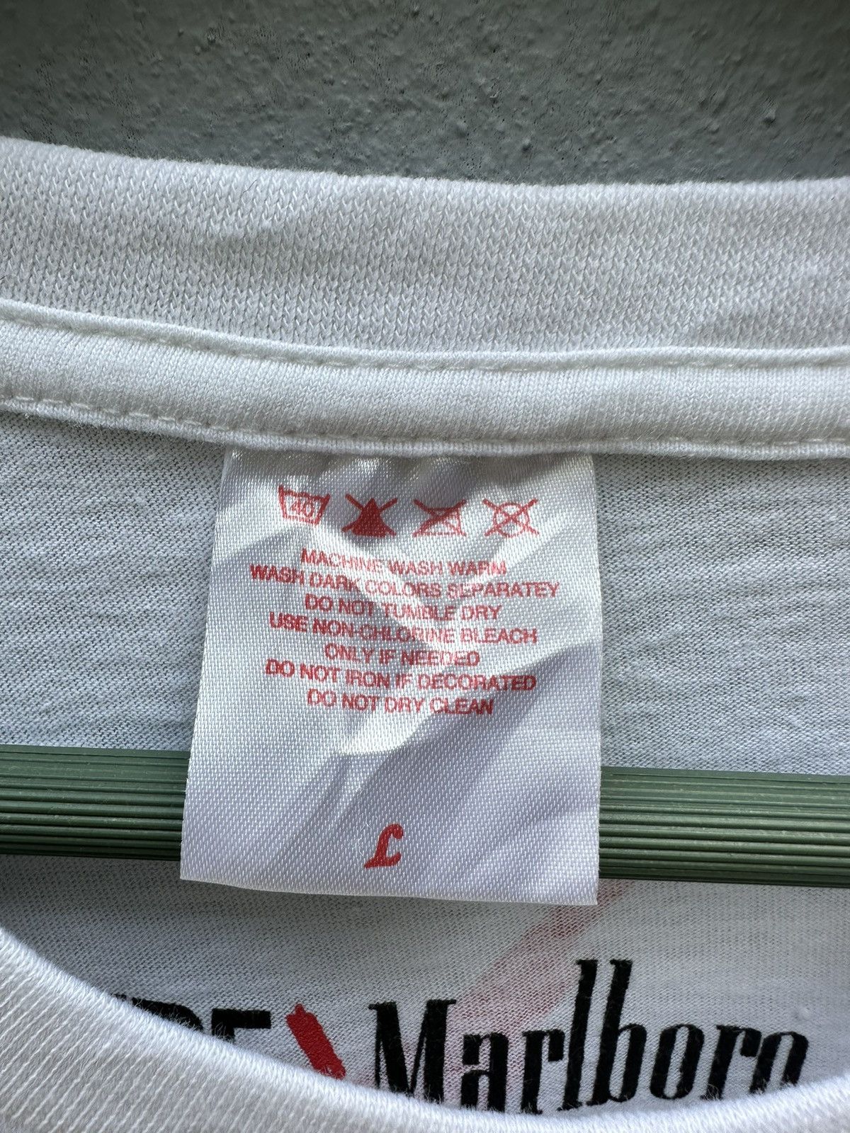 Marlboro Vintage Marlboro Philip Morris Tshirt A163 Size US L / EU 52-54 / 3 - 6 Thumbnail