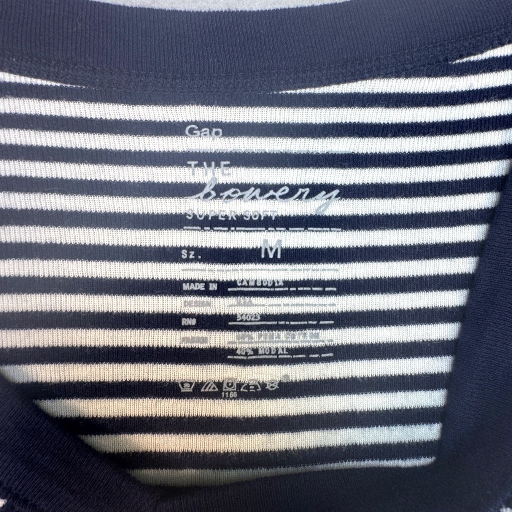 Gap Gap T-Shirt Womens Slim V-Neck Long Sleeve Striped Navy Blue Block Basic Tee Medium - Casual Everyday Wardrobe Staple Size M / US 6-8 / IT 42-44 - 2 Thumbnail