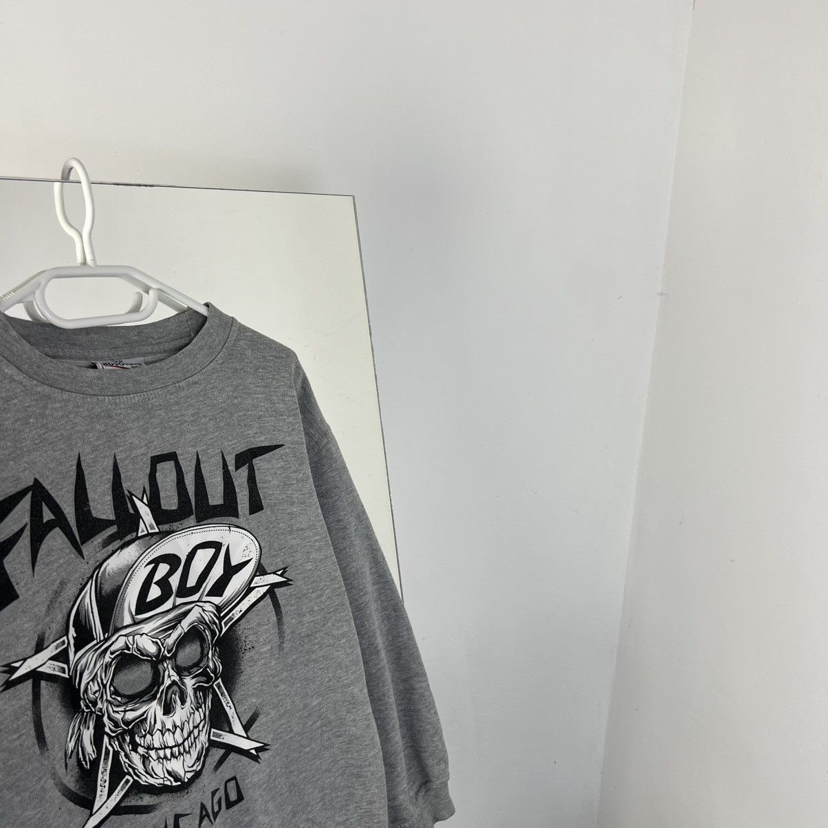 Band Tees Vintage Fallout Boy Big Logo Rock Band Sweatshirt Size US M / EU 48-50 / 2 - 2 Thumbnail