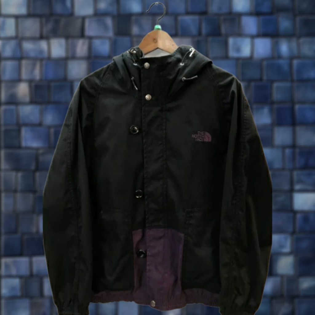 The North Face Purple Label THE NORTH FACE PURPLE LABEL MOUNTAIN PARKA MEN COLOR BLACK x PURPLE SIZE M USED Jacket Size US M / EU 48-50 / 2 - 1 Thumbnail