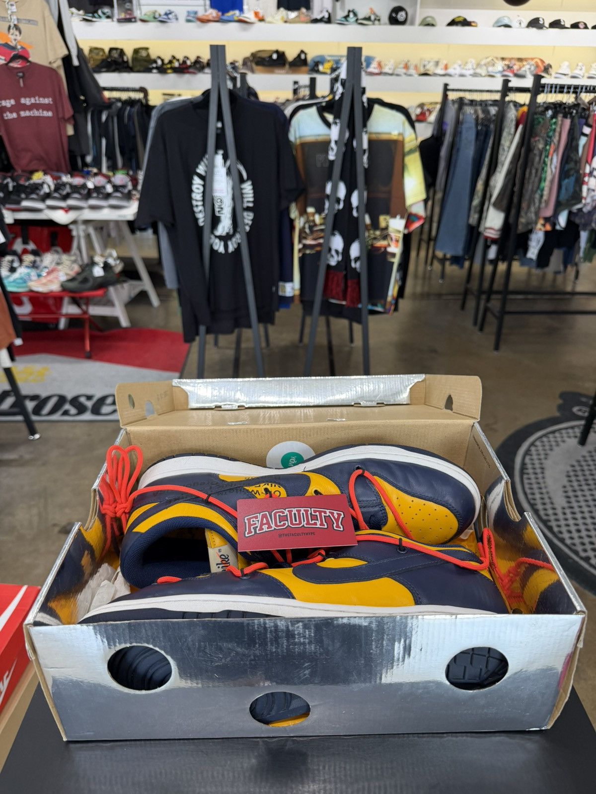 Nike × Off-White Nike Dunk Low Off-White University Gold Size 12 (2019) Size US 12 / EU 45 - 11 Thumbnail