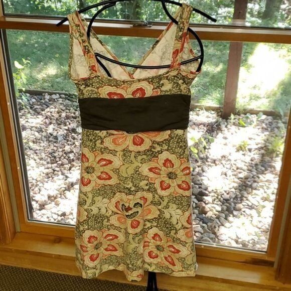 Patagonia Patagonia Sleeveless V-neck Stretchy Banded Waist Floral Col Size M / US 6-8 / IT 42-44 - 4 Thumbnail