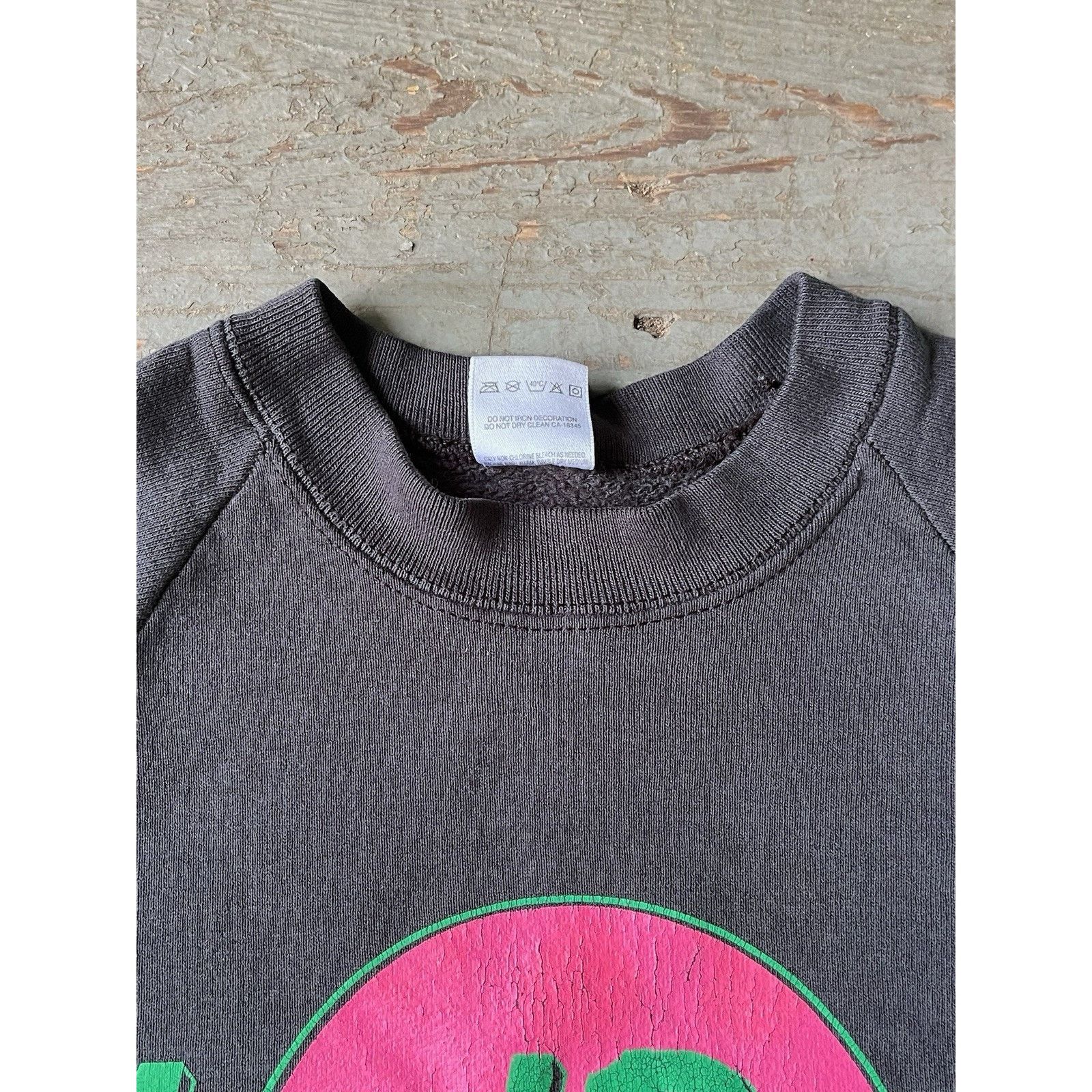 Fruit Of The Loom VTG HardRockCafe NY Sweatshirt USA *rare color* PINK & GREEN Size US L / EU 52-54 / 3 - 5 Thumbnail