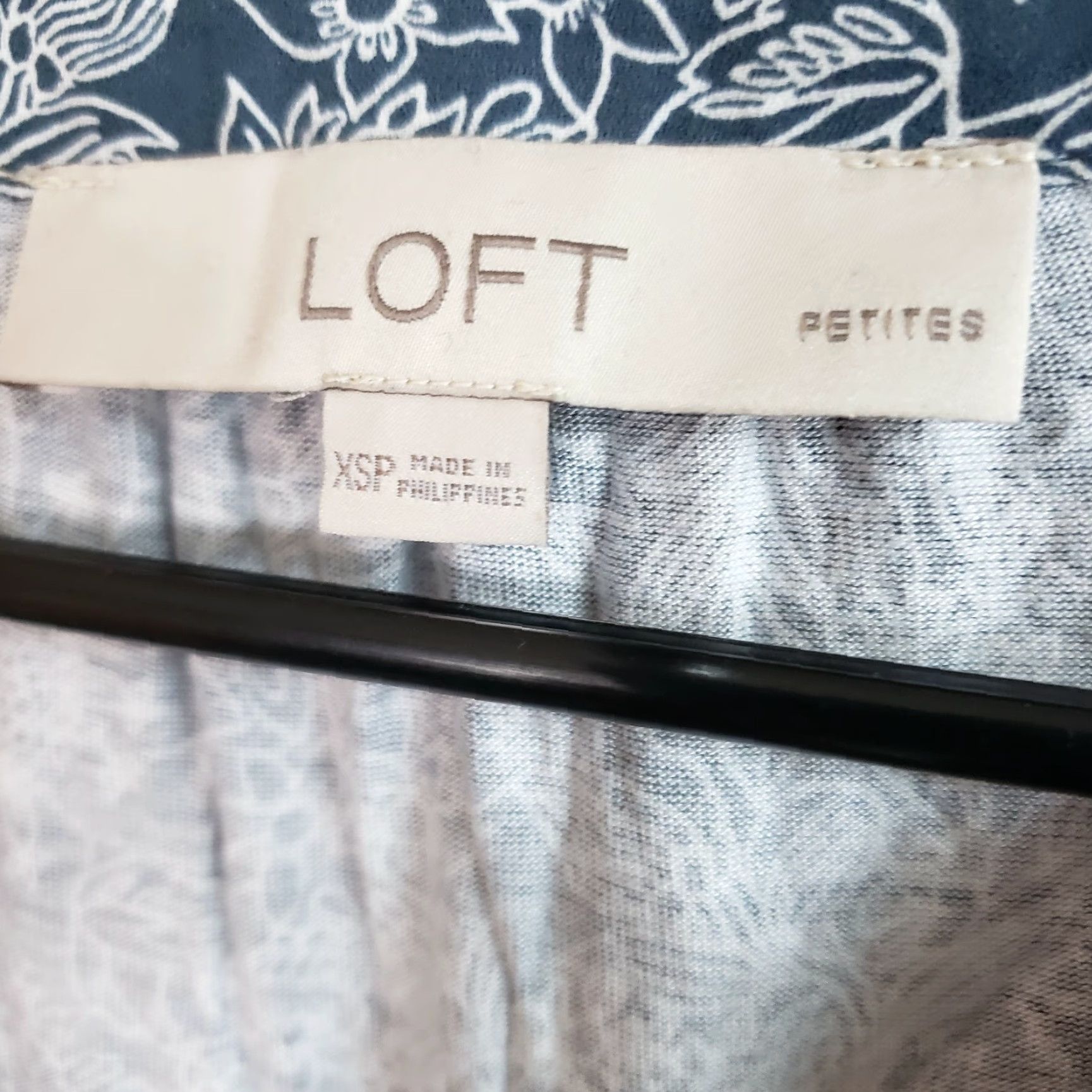 Ann Taylor Ann Taylor LOFT Womens Top Blouse Sleeveless Rayon Floral Gray Blue XS PXS Petite XS Woman Girls? Size XS / US 0-2 / IT 36-38 - 5 Thumbnail