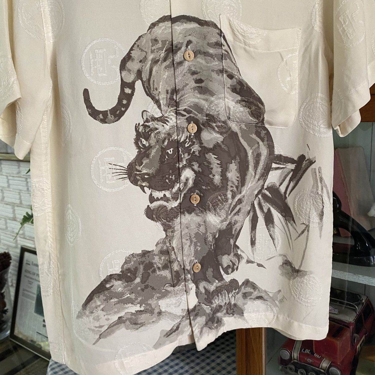 Designer Japan Brand Ivory Ink Tiger Shirt Size US M / EU 48-50 / 2 - 4 Thumbnail