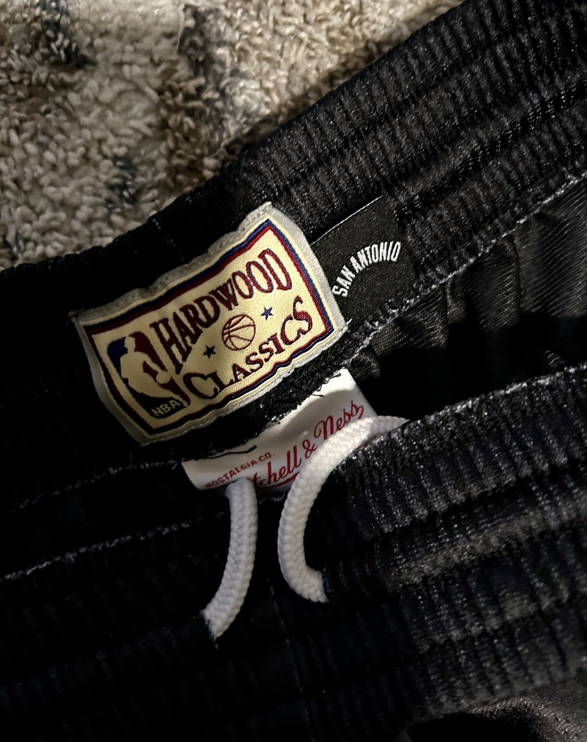 Mitchell & Ness Mitchell & Ness San Antonio Spurs Face Shorts Black Size US 44 / EU 60 - 2 Thumbnail