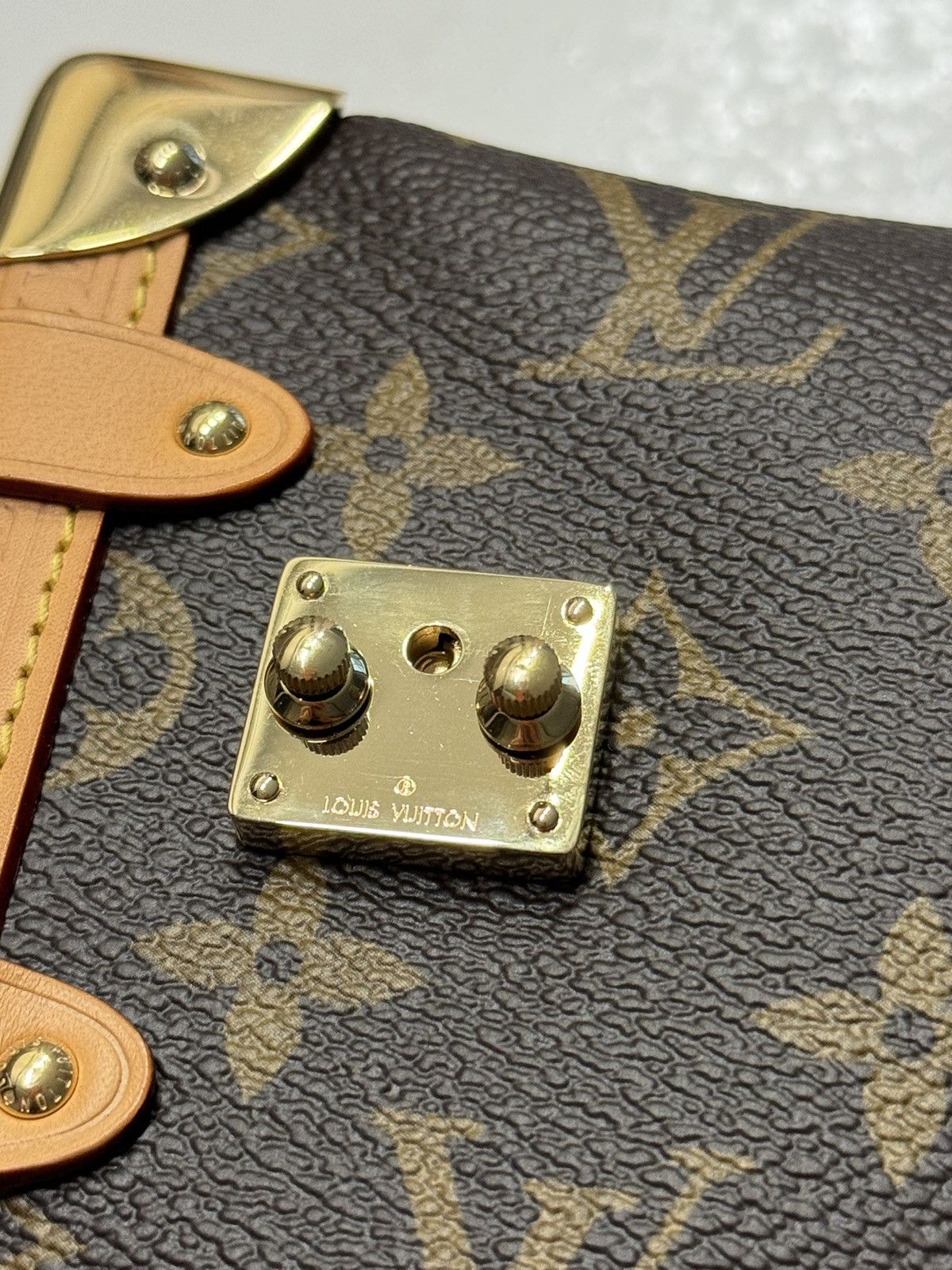 Louis Vuitton Louis Vuitton Size ONE SIZE - 8 Thumbnail