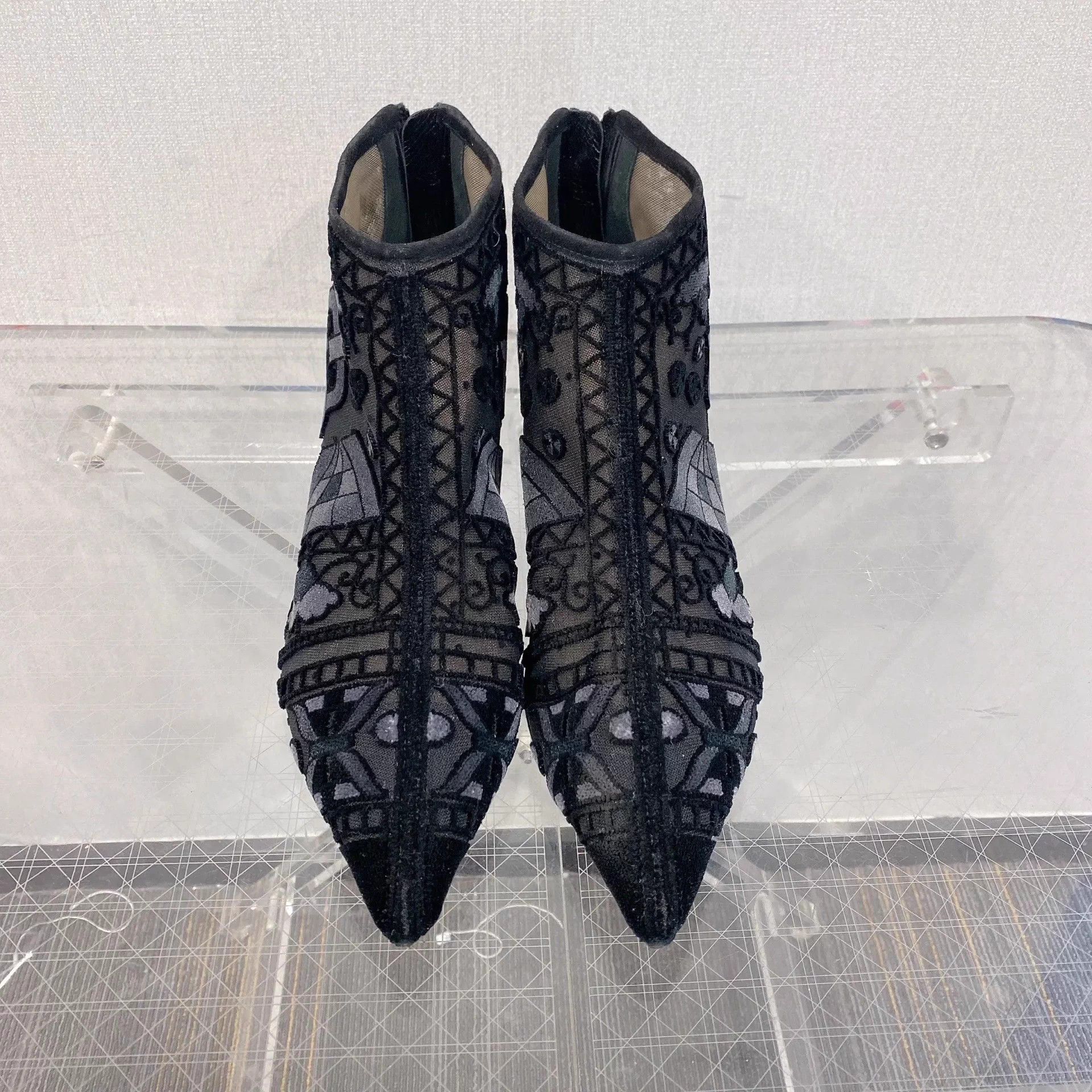 Dior Dior Black Velvet Low Heel Ankle Boots 37.5 Size US 7 / IT 37 - 2 Thumbnail