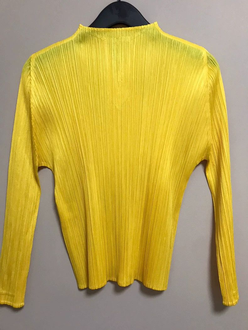 Issey Miyake Issey Miyake Yellow pleated top Size L / US 10 / IT 46 - 2 Thumbnail