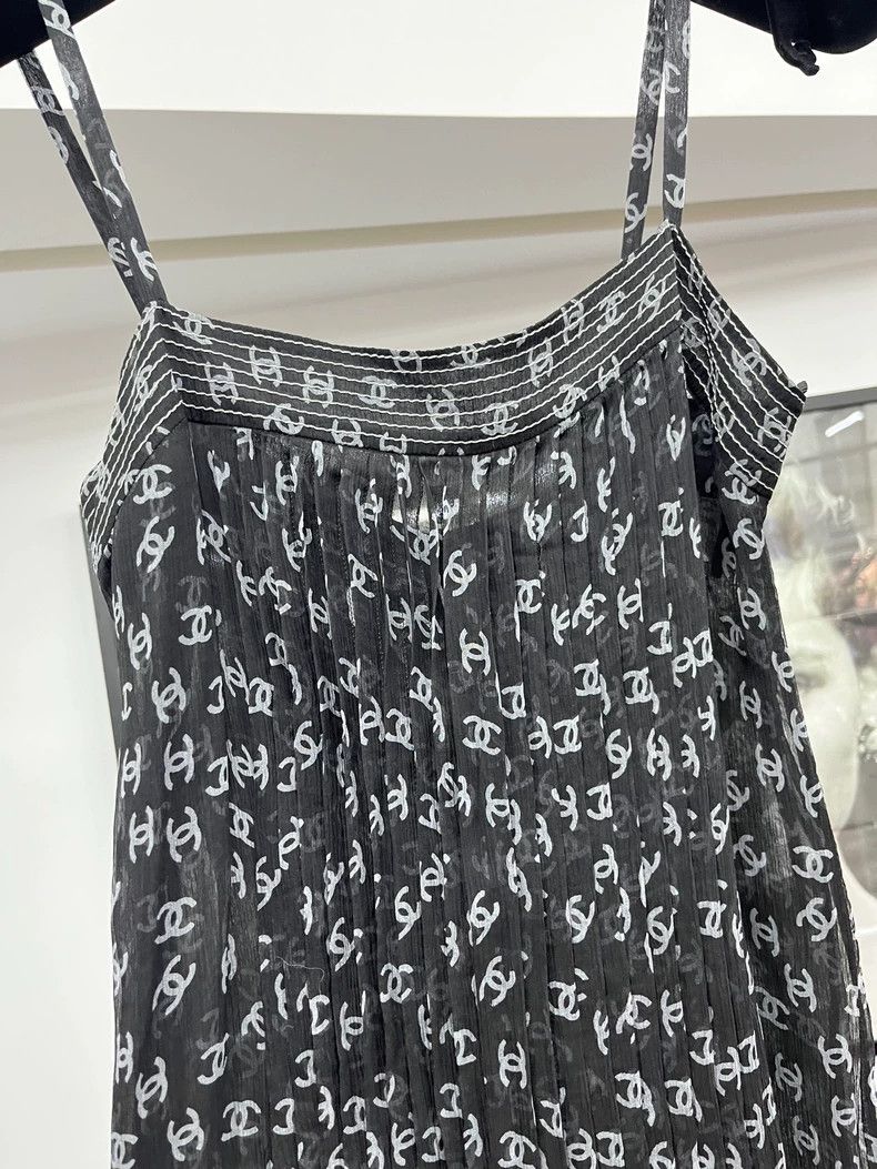 Chanel Chanel Full logo black and white silk printed pleated stra Size XXS / US 00 / IT 34 - 2 Thumbnail