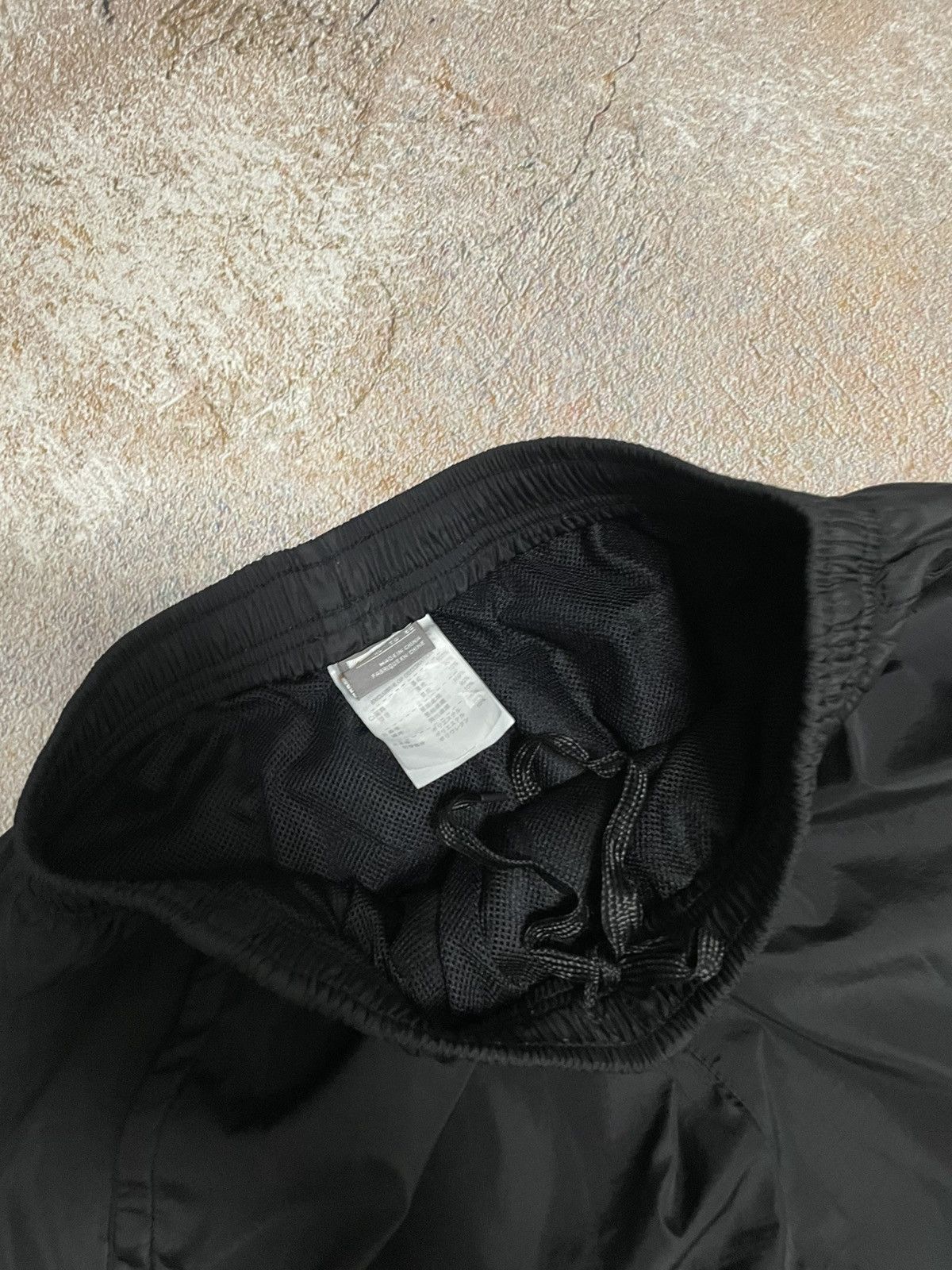 Nike Vintage Nike Small Swoosh Nylon Boxy Black Track Pants Size US 30 / EU 46 - 6 Thumbnail