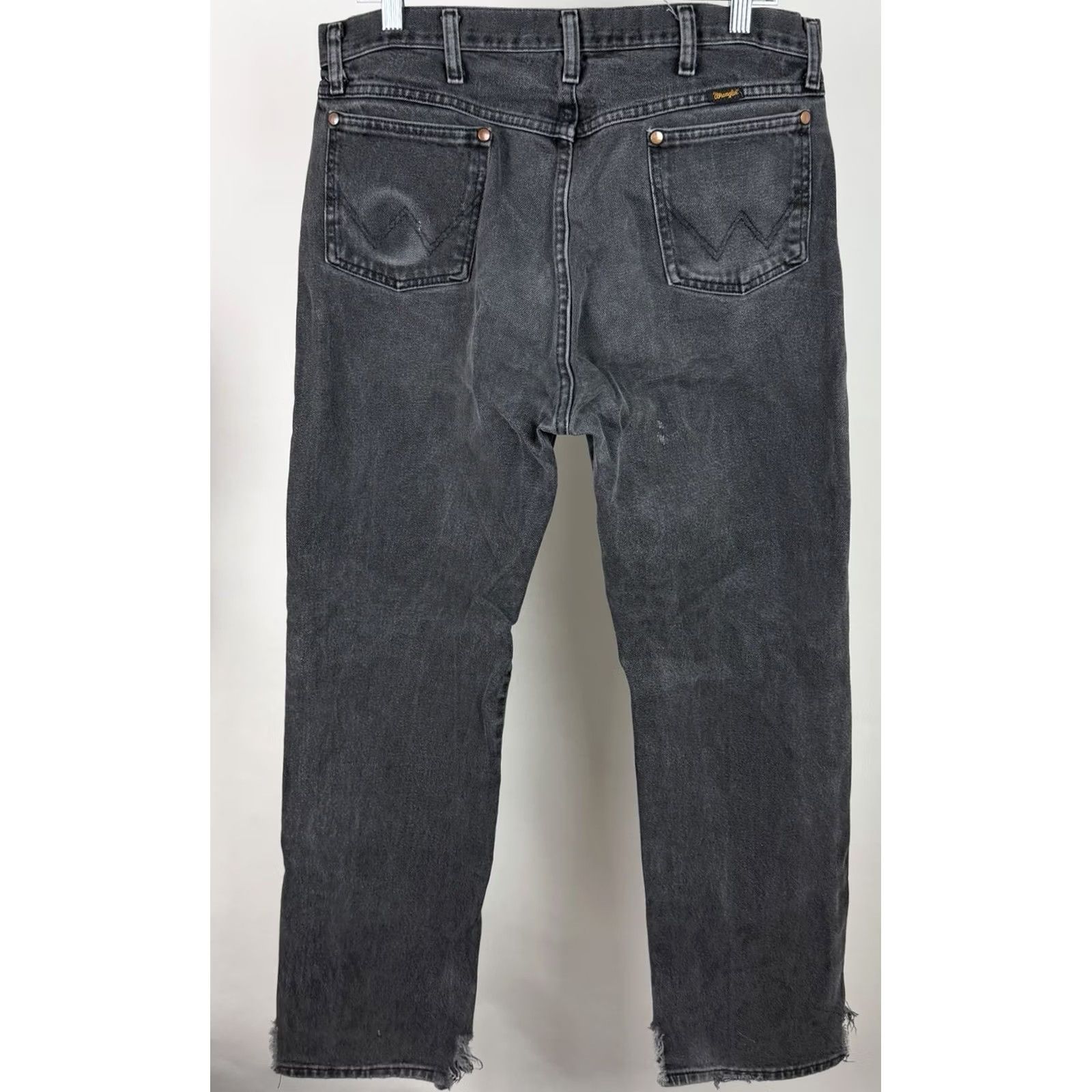 Wrangler VINTAGE Wrangler 13MWZ Jeans Mens 35x34 Faded Black Denim Distressed Cowboy Cut Straight 5-Pocket Denim N/A Mens Size US 35 - 2 Thumbnail