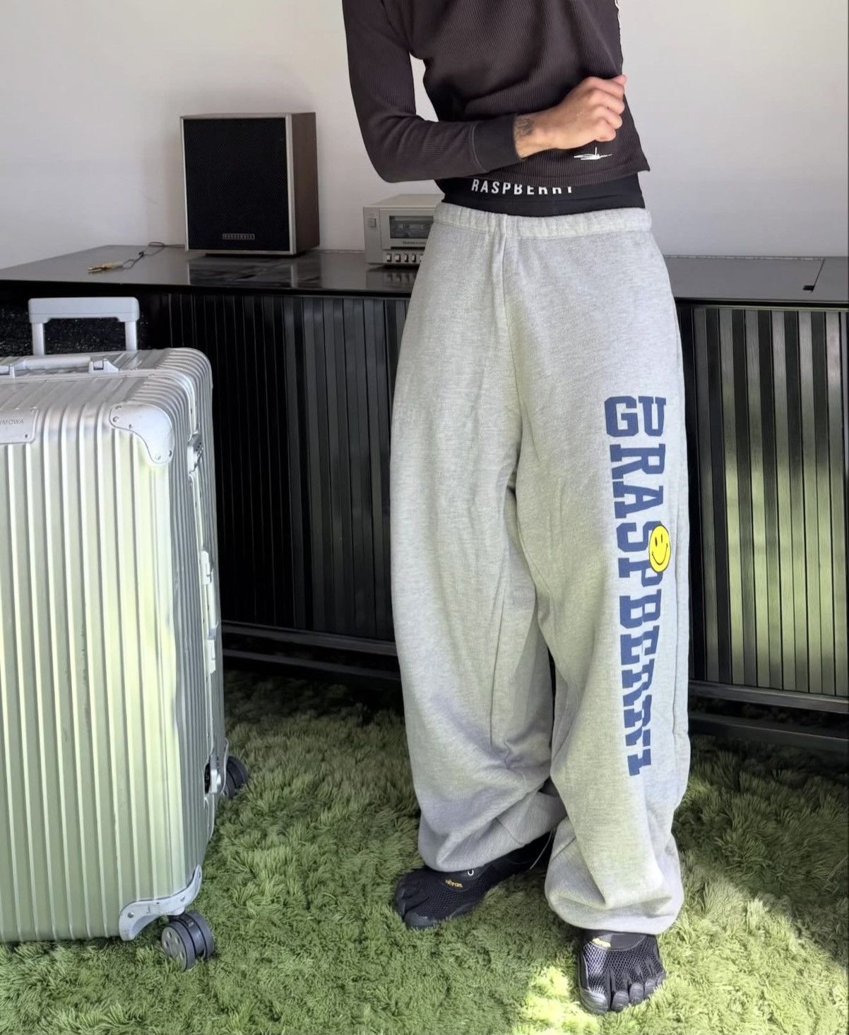 The GV Gallery The GV Gallery x GU Jim Class Sweatpants (Medium) Size US 32 / EU 48 - 4 Thumbnail