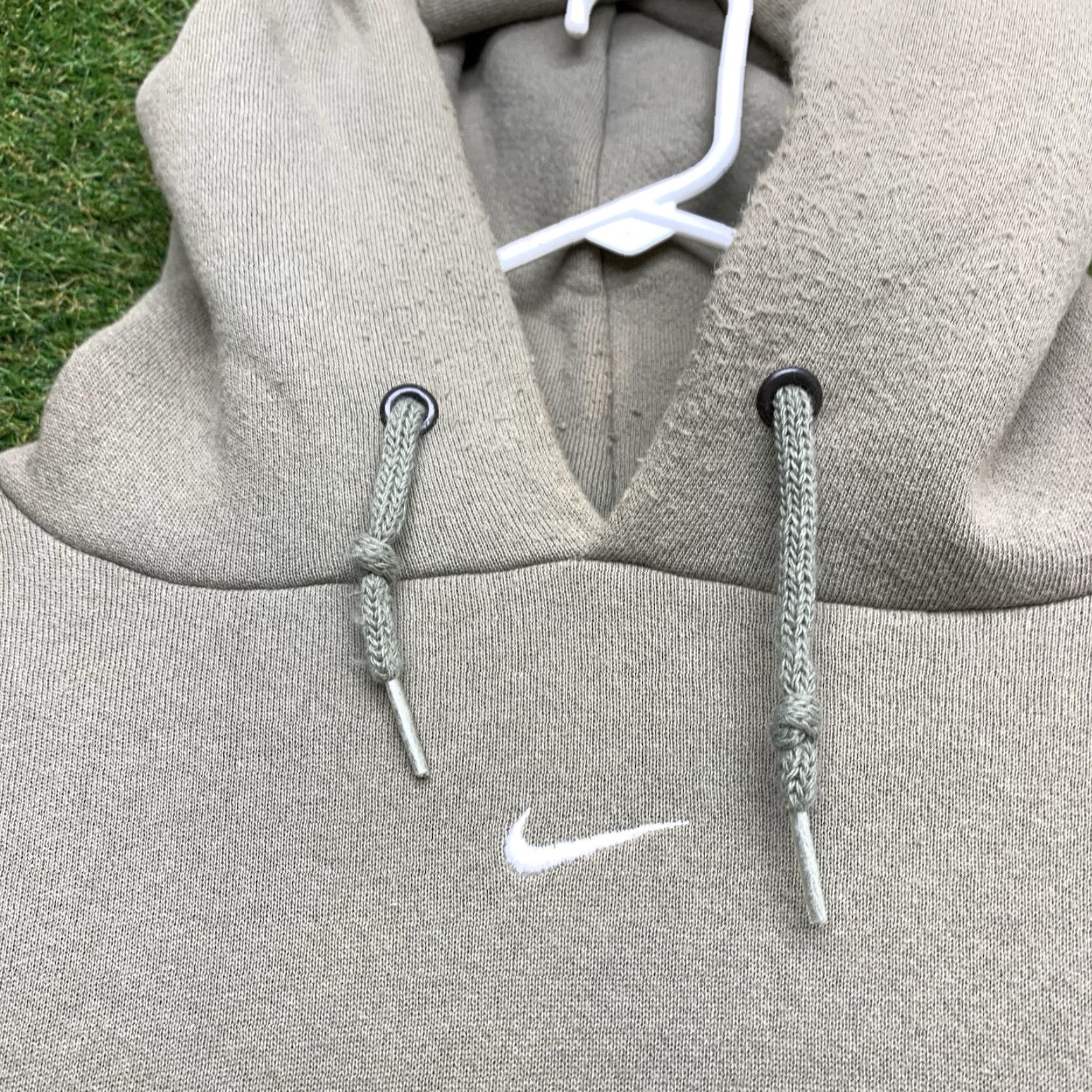 Nike VINTAGE Nike Olive Green Hoodie Mens XL Center Swoosh Faded Baggy 90s Y2K Sportswear Pullover Sweatshirt Hoodie Mens XL Green Nike Sportswear 90s Size US XL / EU 56 / 4 - 7 Thumbnail