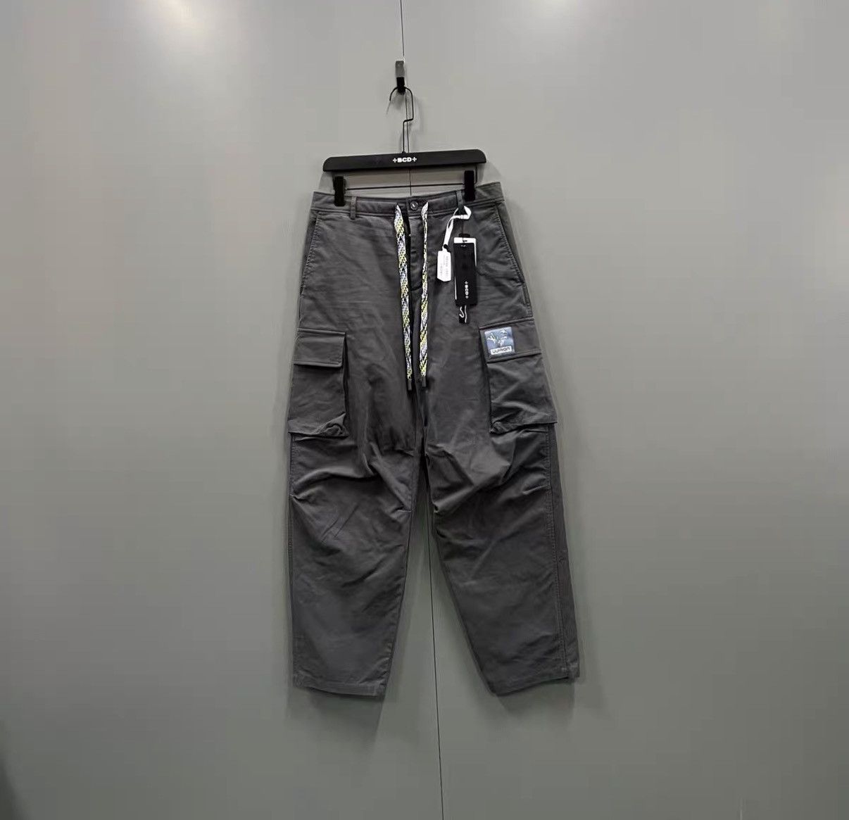 Louis Vuitton Louis Vuitton Applique Letter Logo Pocket Cargo Pants J41 Size US 34 / EU 50 - 1 Thumbnail