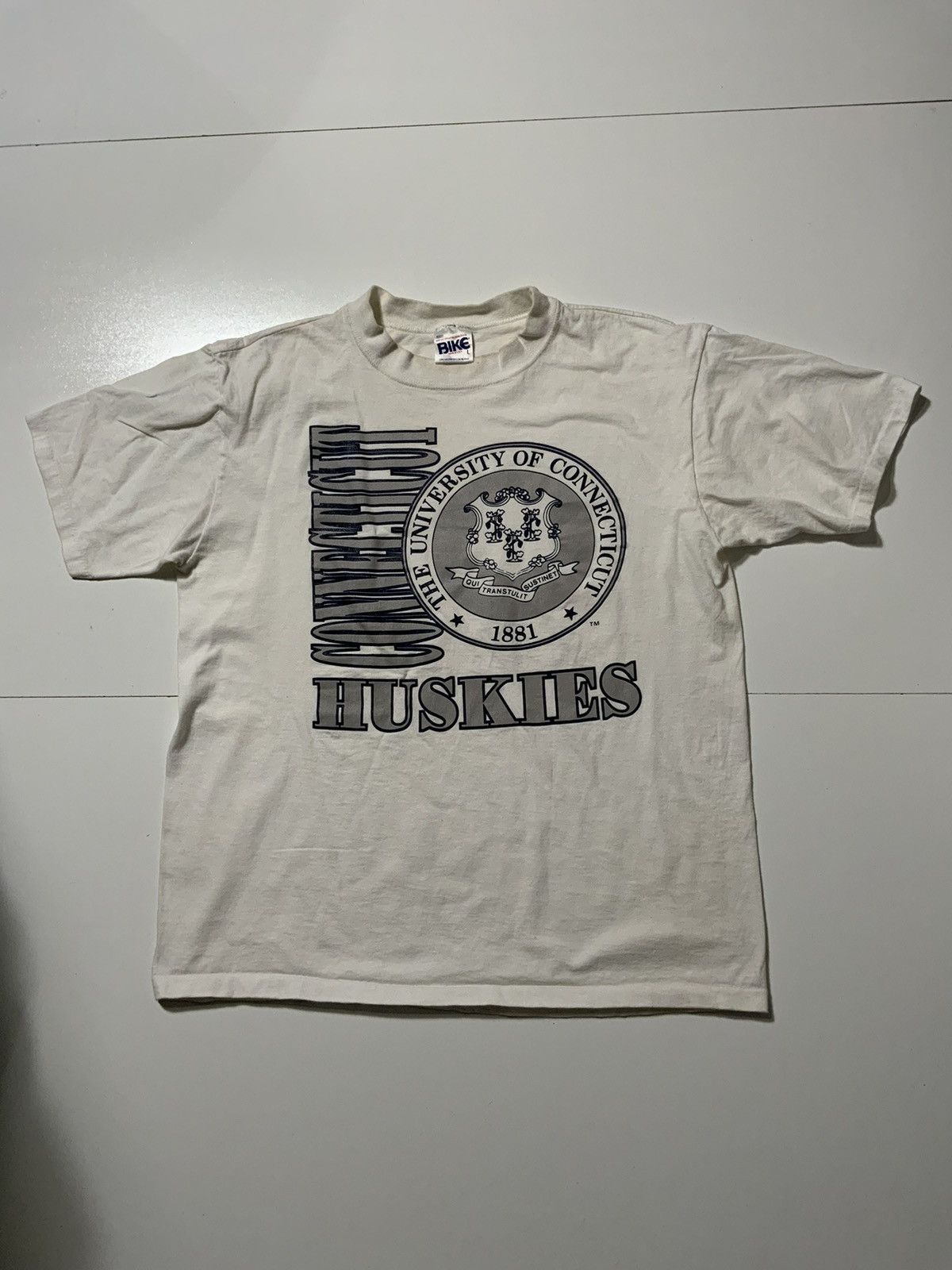 NCAA × Vintage UCONN University Connecticut Huskies Single Stitch T-Shirt Size US L / EU 52-54 / 3 - 1 Thumbnail
