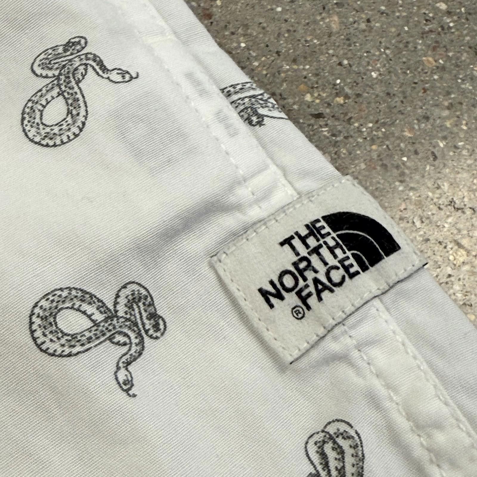 The North Face North Face Shirt Mens M White Snake Print Short Sleeve Size US M / EU 48-50 / 2 - 5 Thumbnail