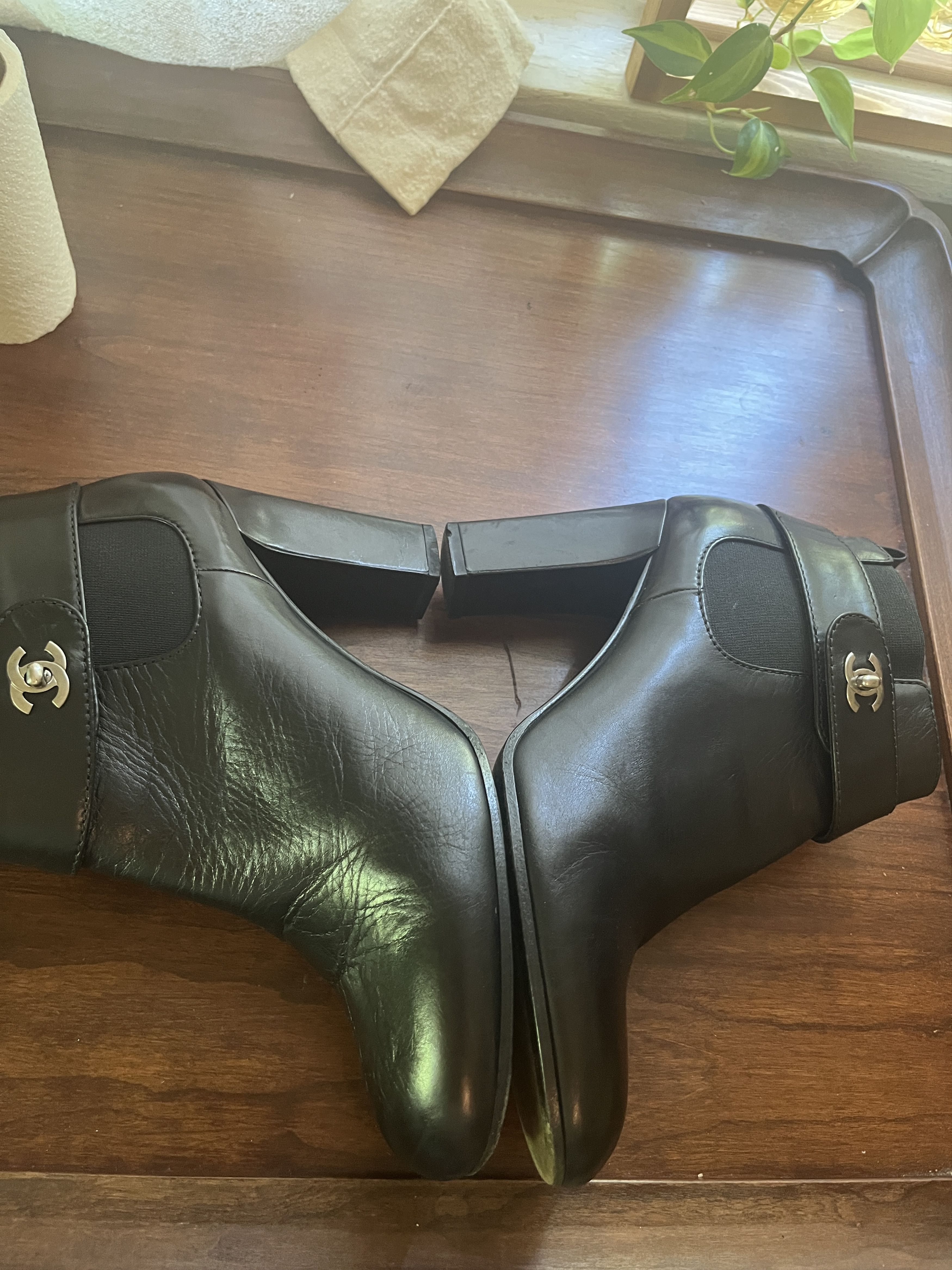 Chanel Chanel black leather boots size 39 US7 Size US 7 / IT 37 - 7 Thumbnail