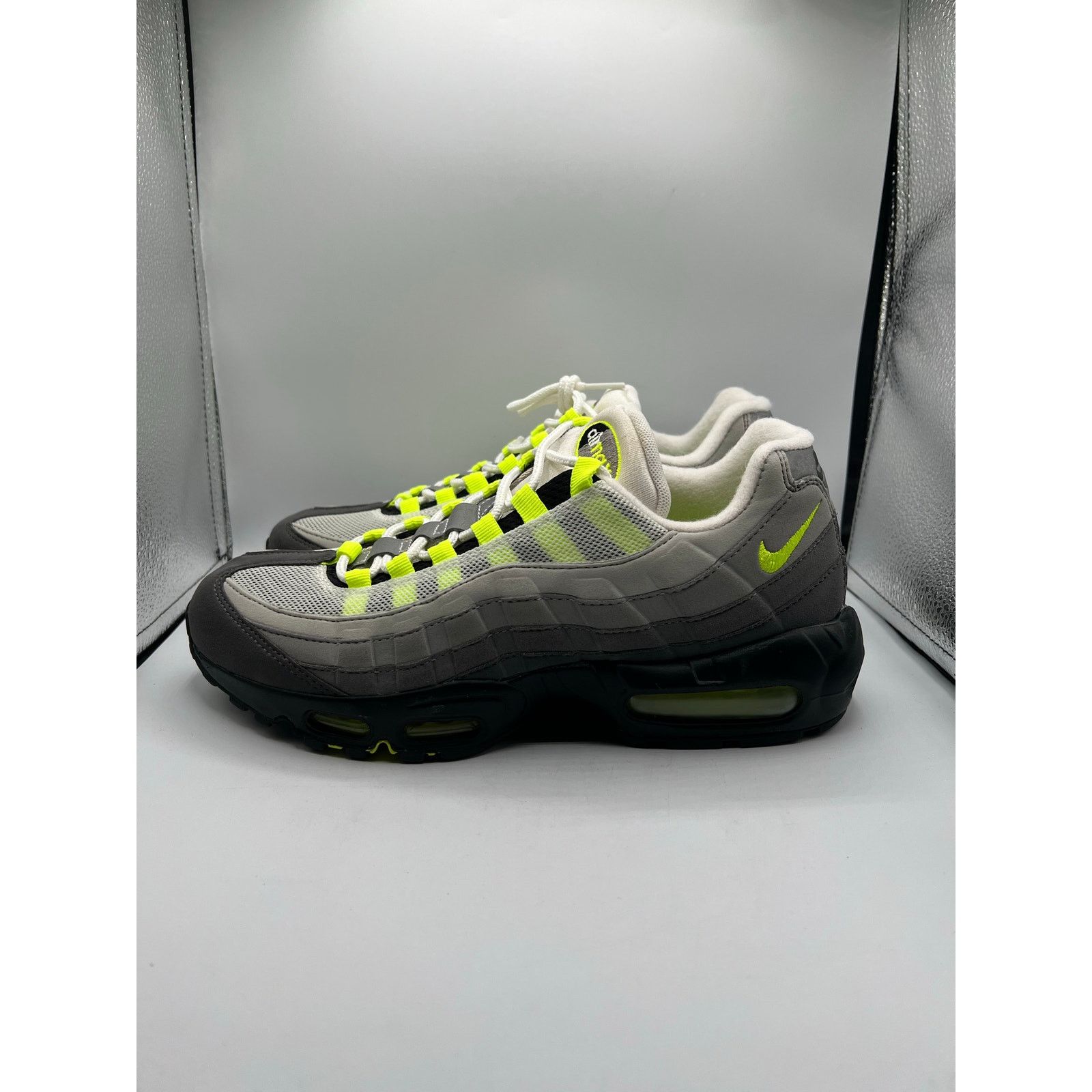 Nike Air Max 95 OG “Neon” 2015 size 9 men’s brand new