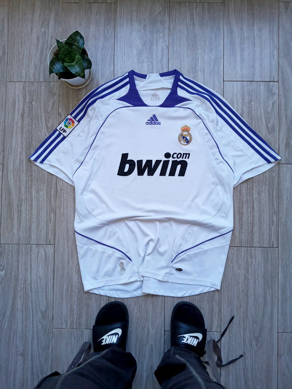 image of Adidas Real Madrid Bwin 2007/2008 Jersey Blokecore in White, Men's (Size Large)