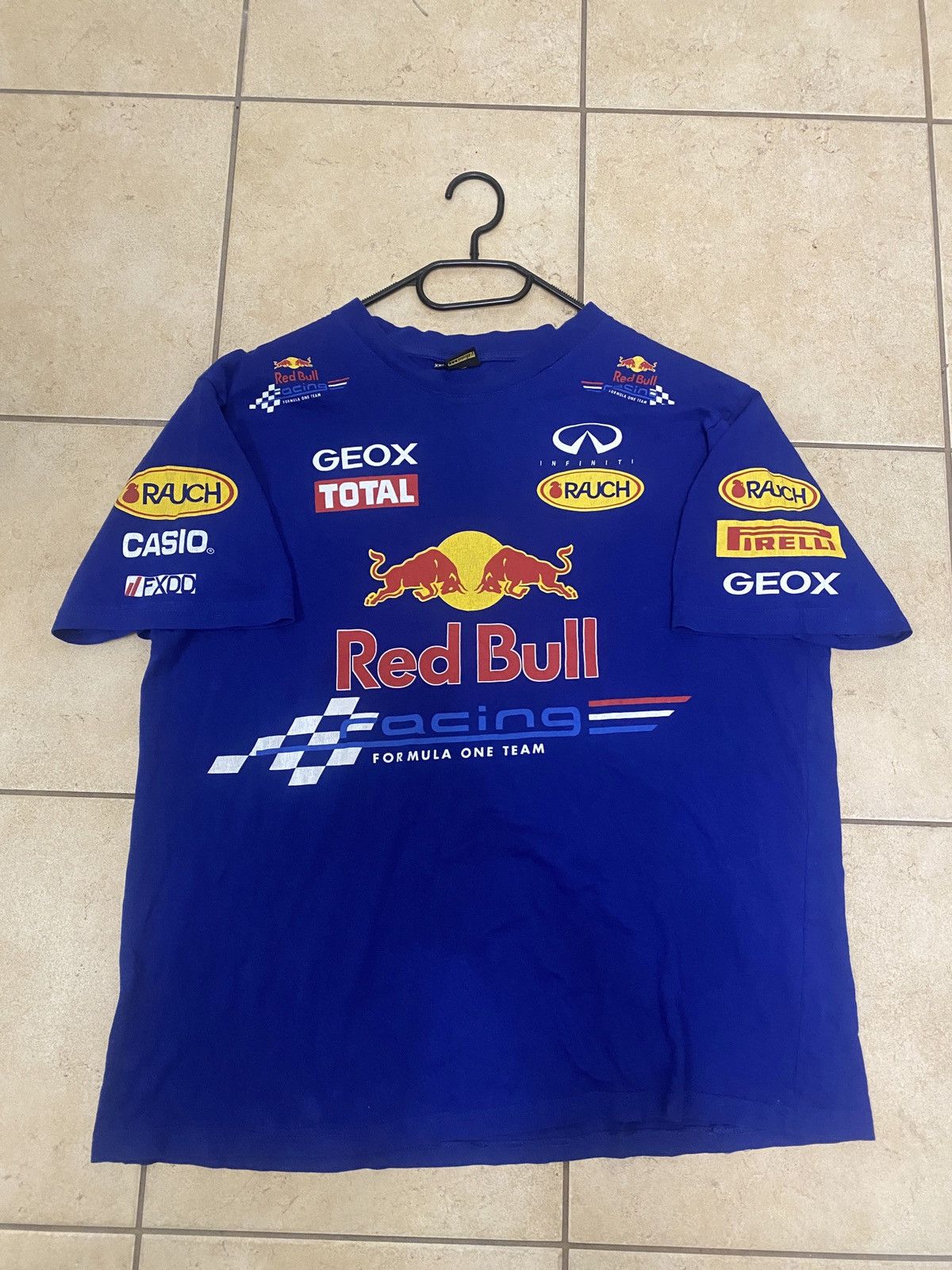 Formula 1 Vintage Red bull formula uno racing big logo tee 00s Size US XL / EU 56 / 4 - 1 Thumbnail