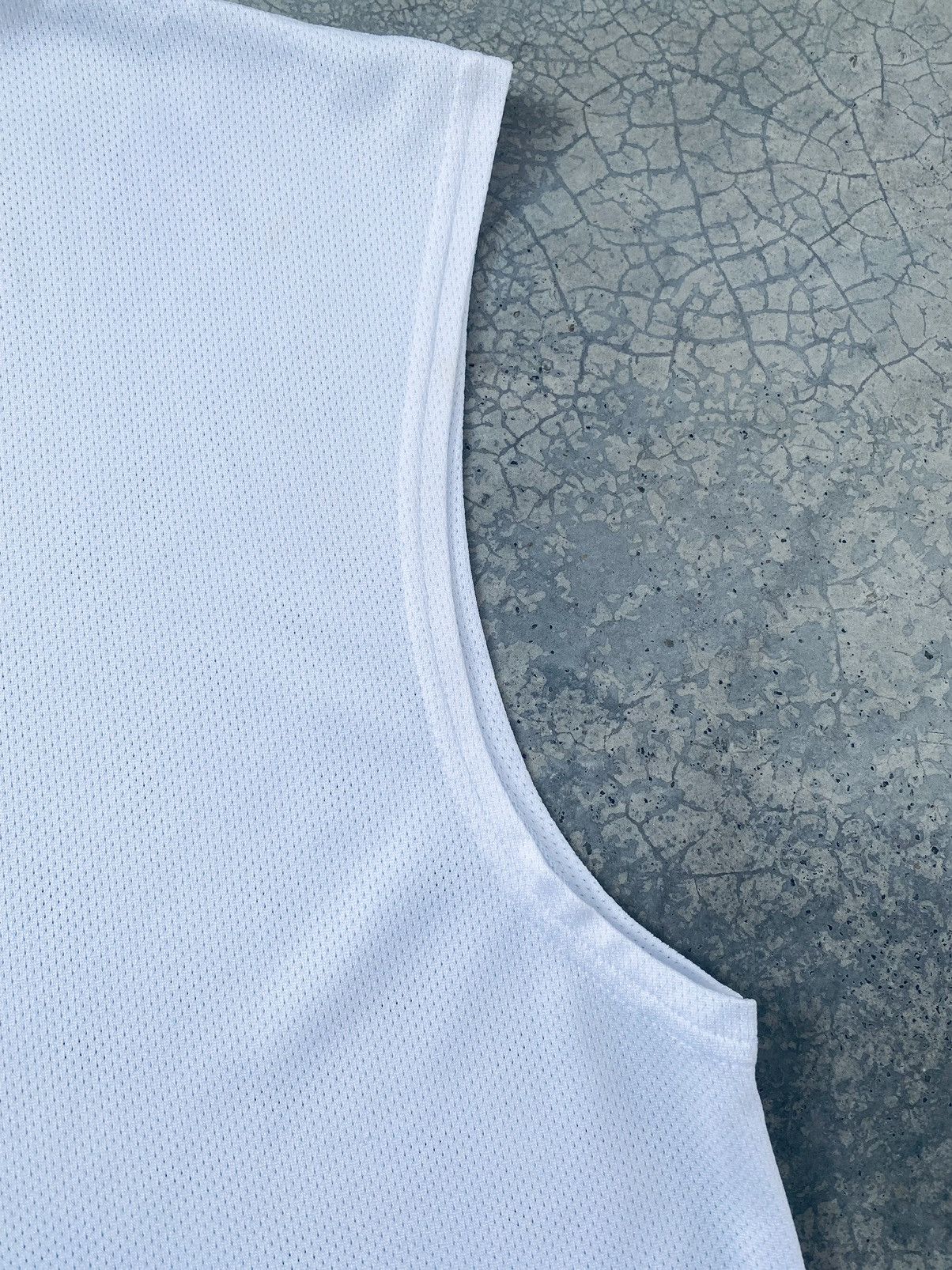 Nike Vintage Nike Center Sleeveless Jersey Size US L / EU 52-54 / 3 - 12 Thumbnail