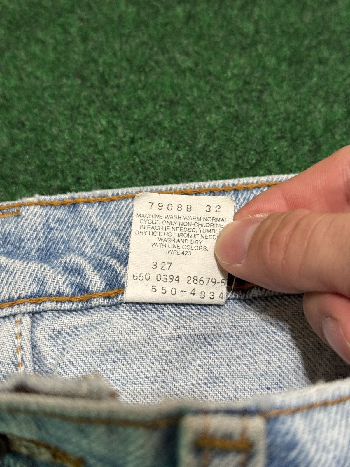 Levi's Vintage Clothing 90s Levi’s 550 Relaxed Distressed Light Wash 31x30 Jeans Size US 31 - 5 Thumbnail
