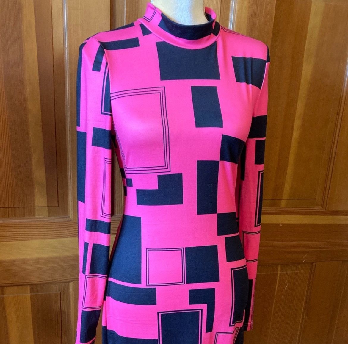 Designer × Other NWT, Lavishly Paris Women’s Vibrant Pink Geo Print Bodycon Size M / US 6-8 / IT 42-44 - 2 Thumbnail