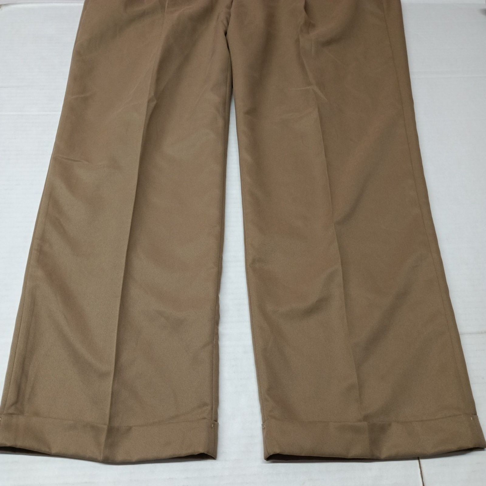 Haggar Haggar Pants Men's Size 42x30 Tan Classic Fit Pleated Cuffed Size US 42 / EU 58 - 3 Thumbnail