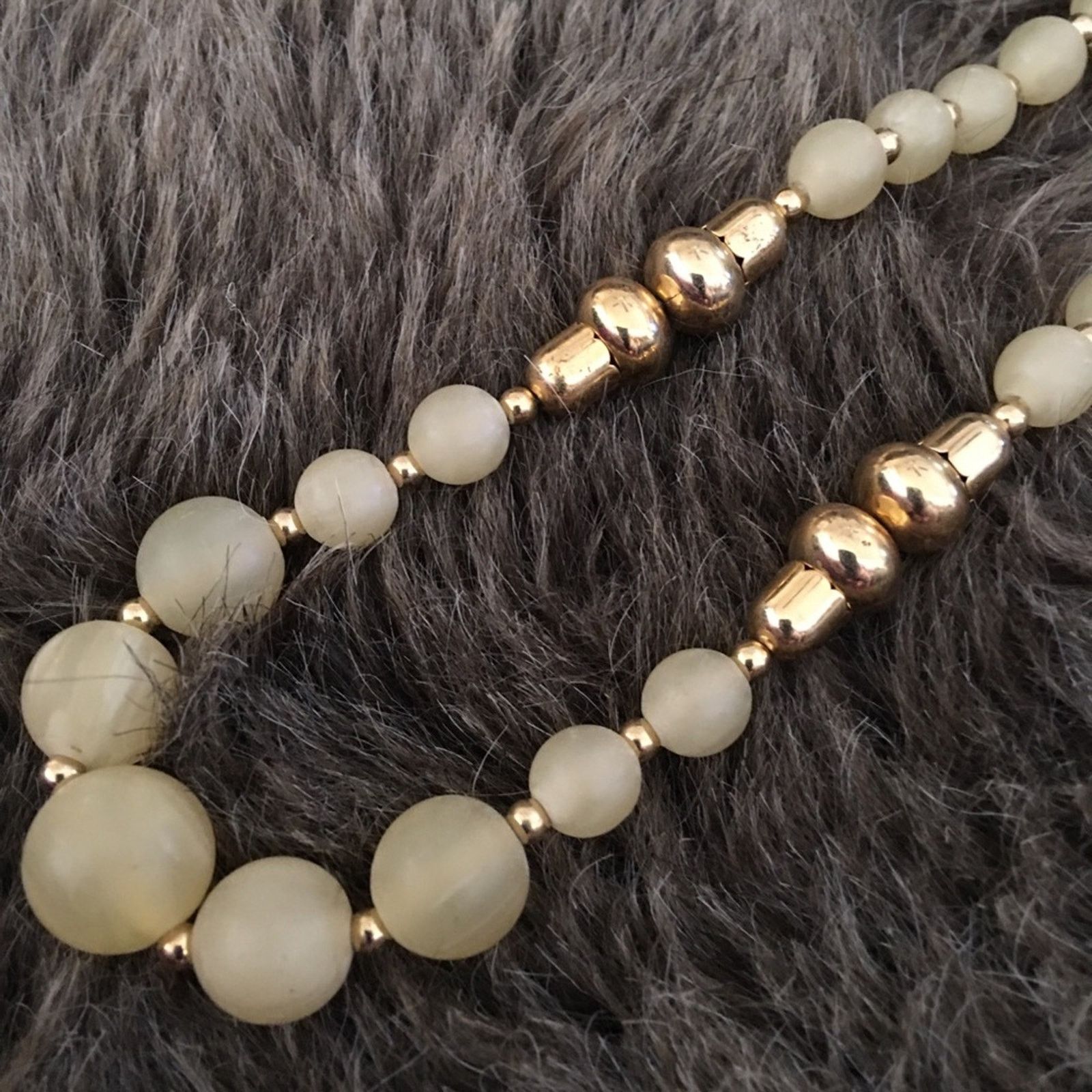 Vintage Vintage golden lucite bead long necklace Size ONE SIZE - 6 Thumbnail