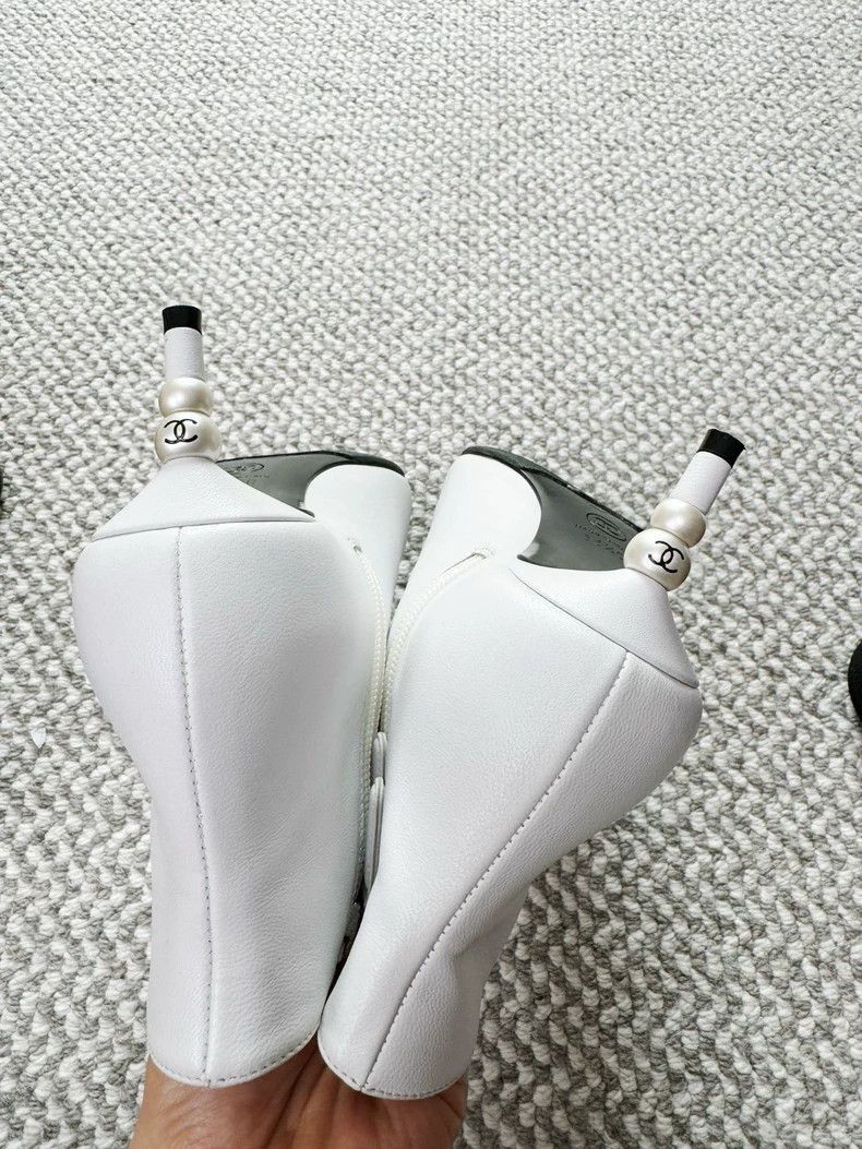 Chanel Chanel White Ankle Boots with Black Tips -2505 Size US 6 / IT 36 - 6 Thumbnail