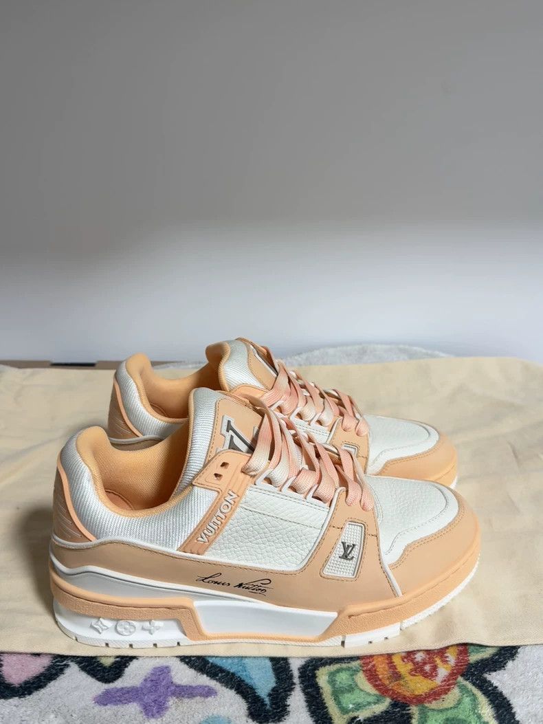 Louis Vuitton Louis Vuitton Trainer Round Toe Lace-up Side LOgo Low Top Size US 5.5 / IT 35.5 - 6 Thumbnail