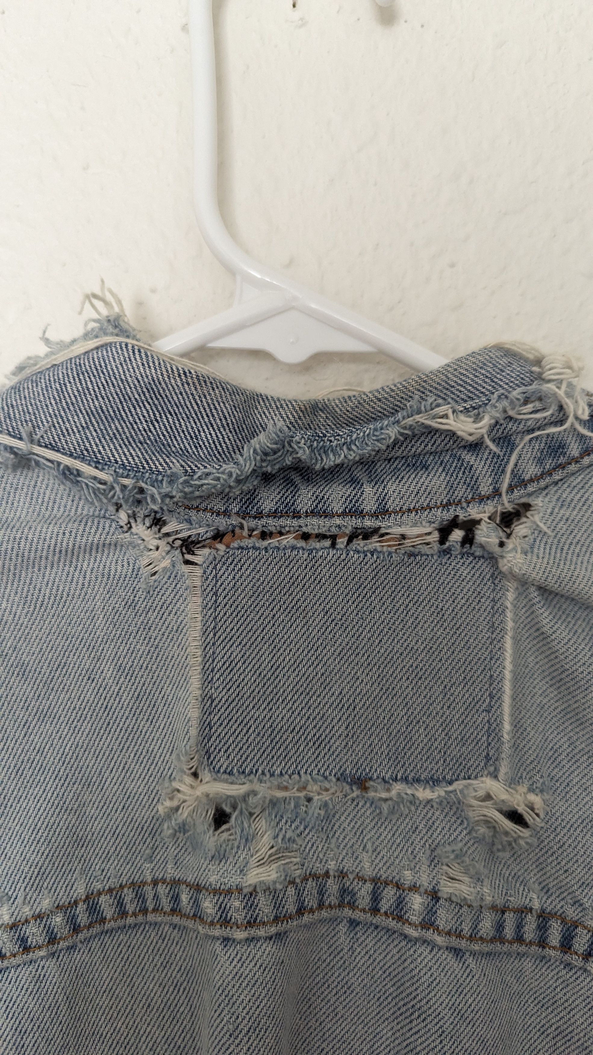 Levi's Late 80s Light Wash Distressed Trucker Size US S / EU 44-46 / 1 - 8 Thumbnail