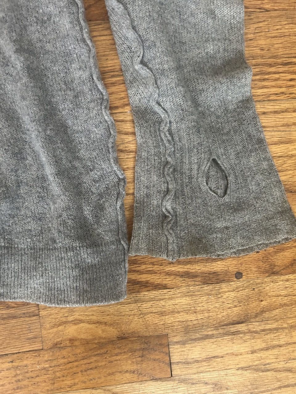 Nice Collective 100% Cashmere Nice Collective V Neck sweater Size US XS / EU 42 / 0 - 4 Thumbnail