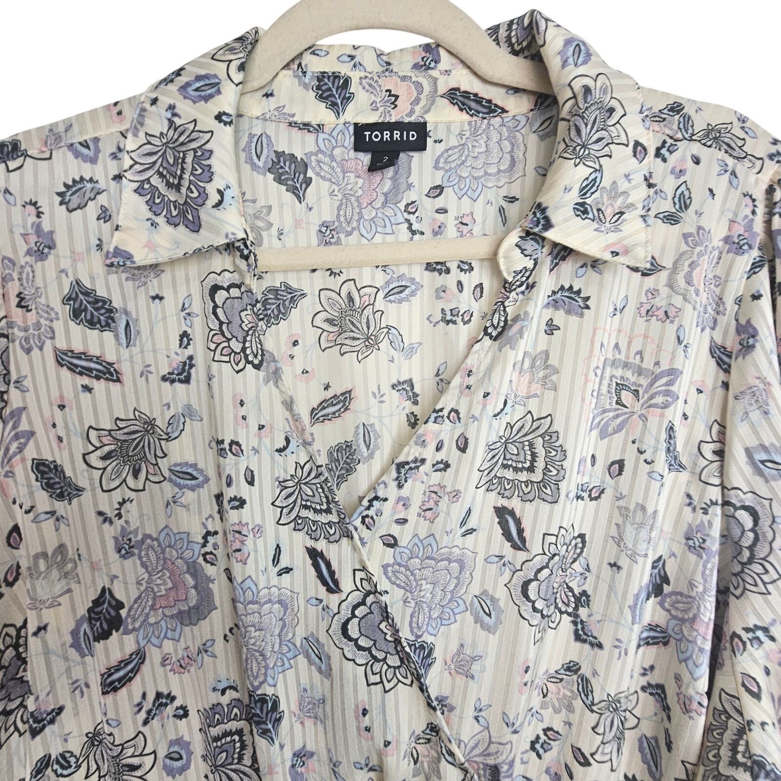 Corridor Torrid Blouse Women 2X Floral Stripe Satin Collared Surplice Size XXL / US 16-18 / IT 52-54 - 3 Thumbnail