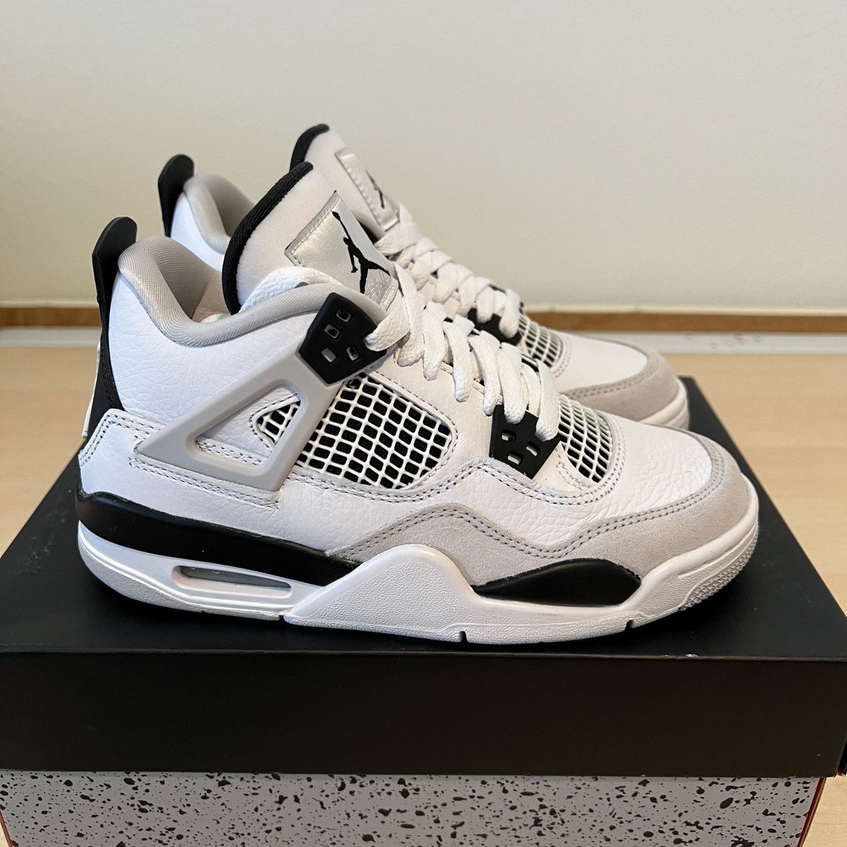 Jordan Brand Jordan 4 Retro Military Black (GS) 3.5Y Size US 5 / EU 37 - 1 Thumbnail
