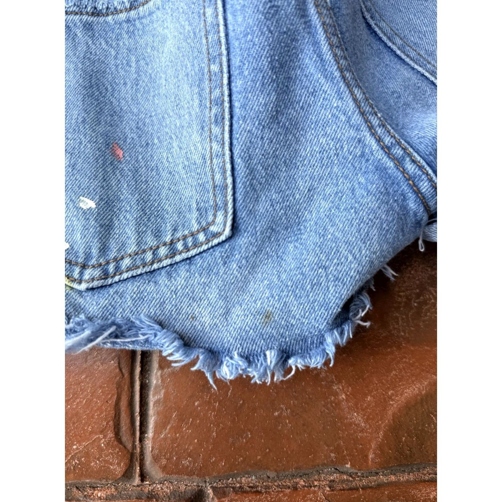Free People We The Free People Paint Splatter Denim Shorts 27 Distress Frayed Hem Button Fly Denim Shorts Women 27 Bohemian Festival Size 27" / US 4 / IT 40 - 6 Thumbnail