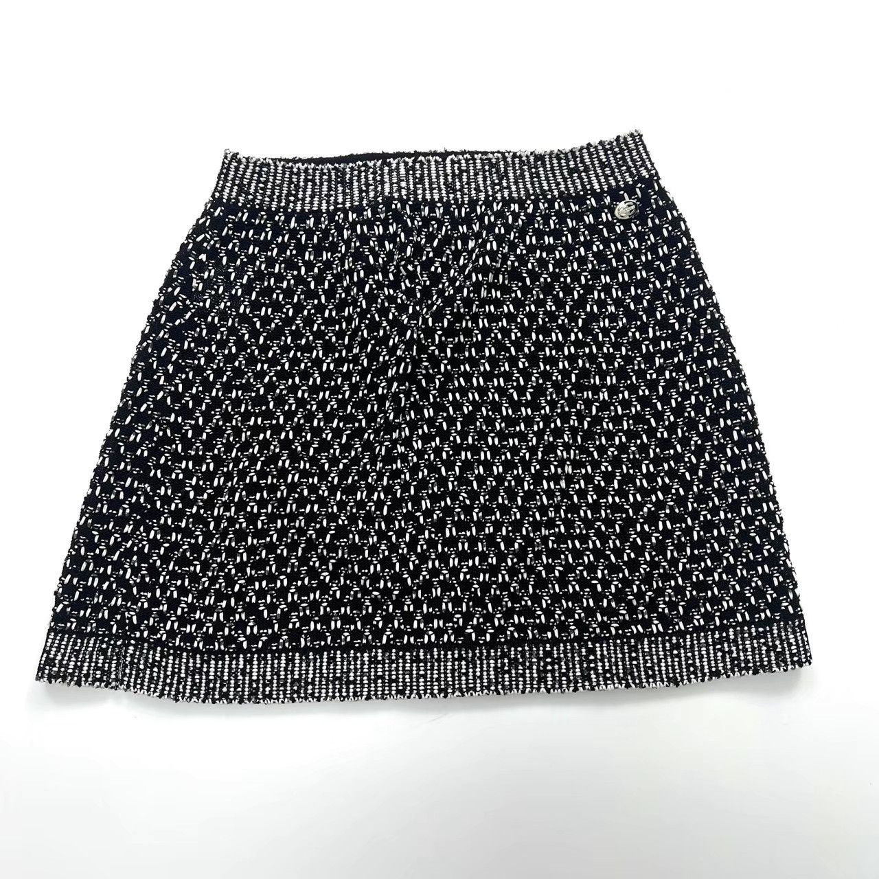 Chanel Chanel Black & White Woven CC Skirt K12 Size 25" / US 0 / IT 36 - 1 Thumbnail