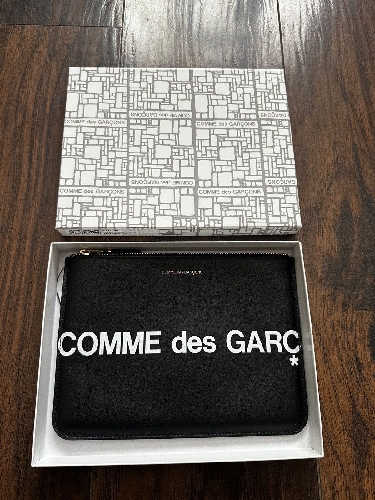 Comme des Garcons Comme res Garçons Huge Logo Wallet Size ONE SIZE - 1 Thumbnail