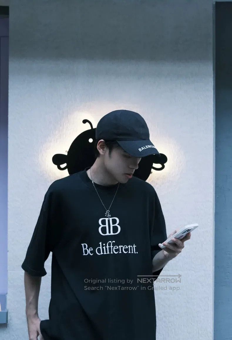 Balenciaga Balenciaga Emblem Embroidered Round Neck Short Sleeve Blac Size US XS / EU 42 / 0 - 7 Thumbnail