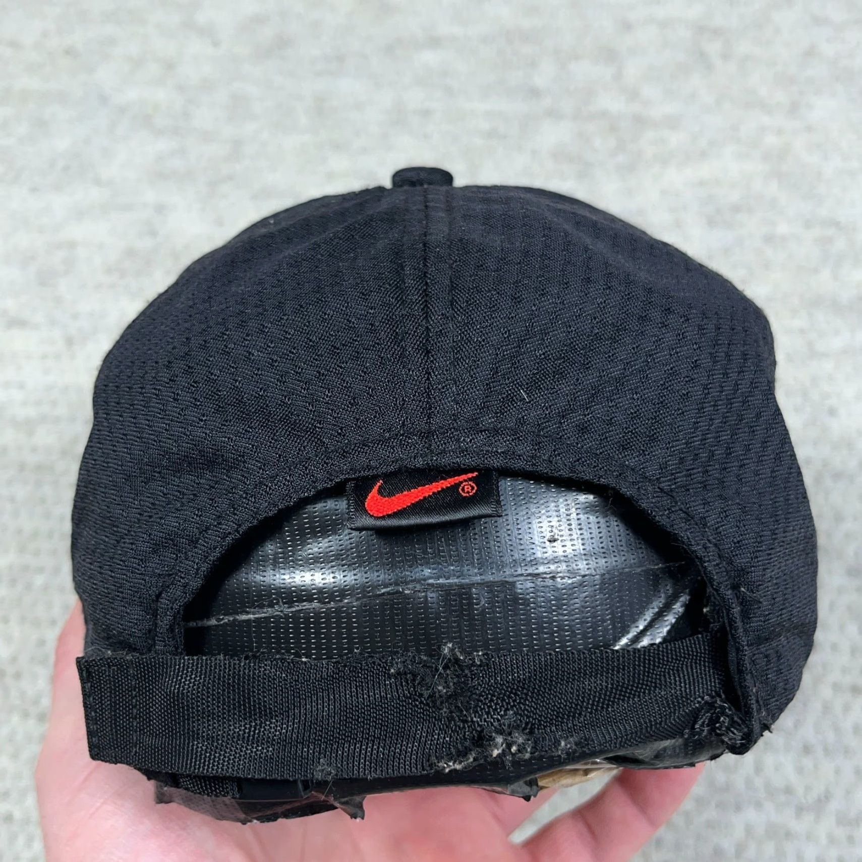Nike VINTAGE Nike Hat Cap Strap Back Black Center Swoosh Basketball Dad Damaged Size ONE SIZE - 4 Thumbnail