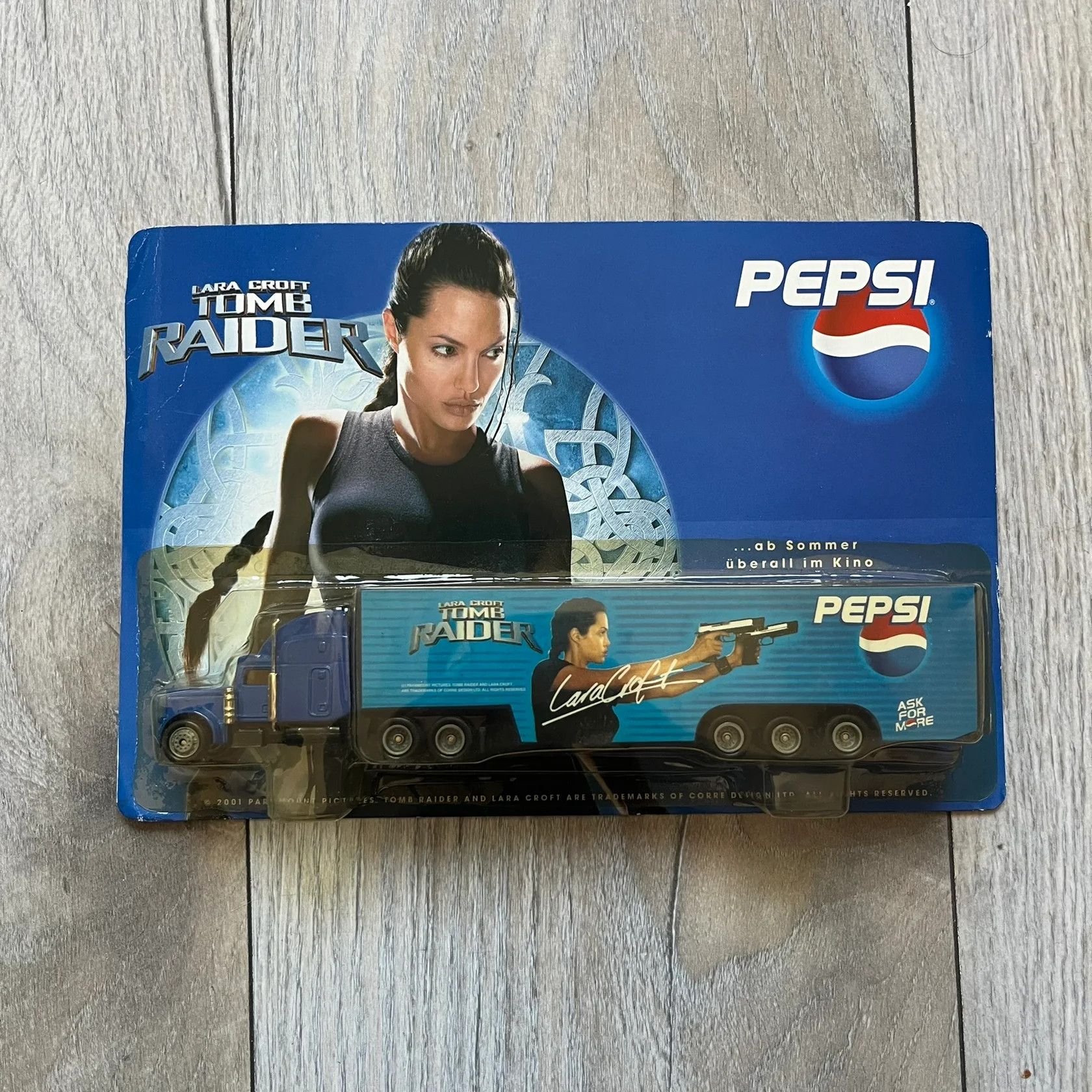 Pepsi Pepsi 2001 Lara Croft Tomb Raider 1:87 Delivery Truck Model Size ONE SIZE - 1 Thumbnail